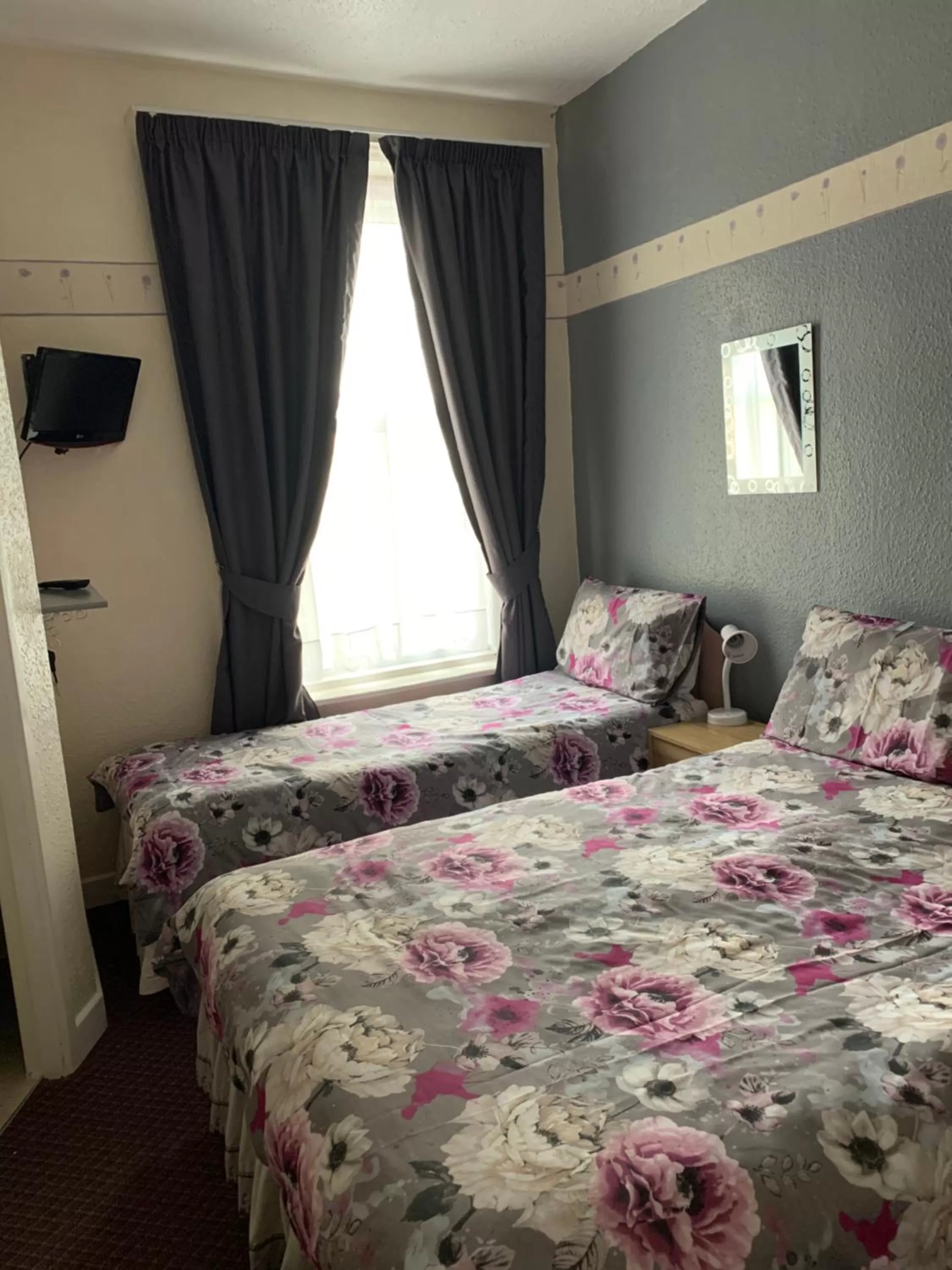 Bed in Alondra Hotel