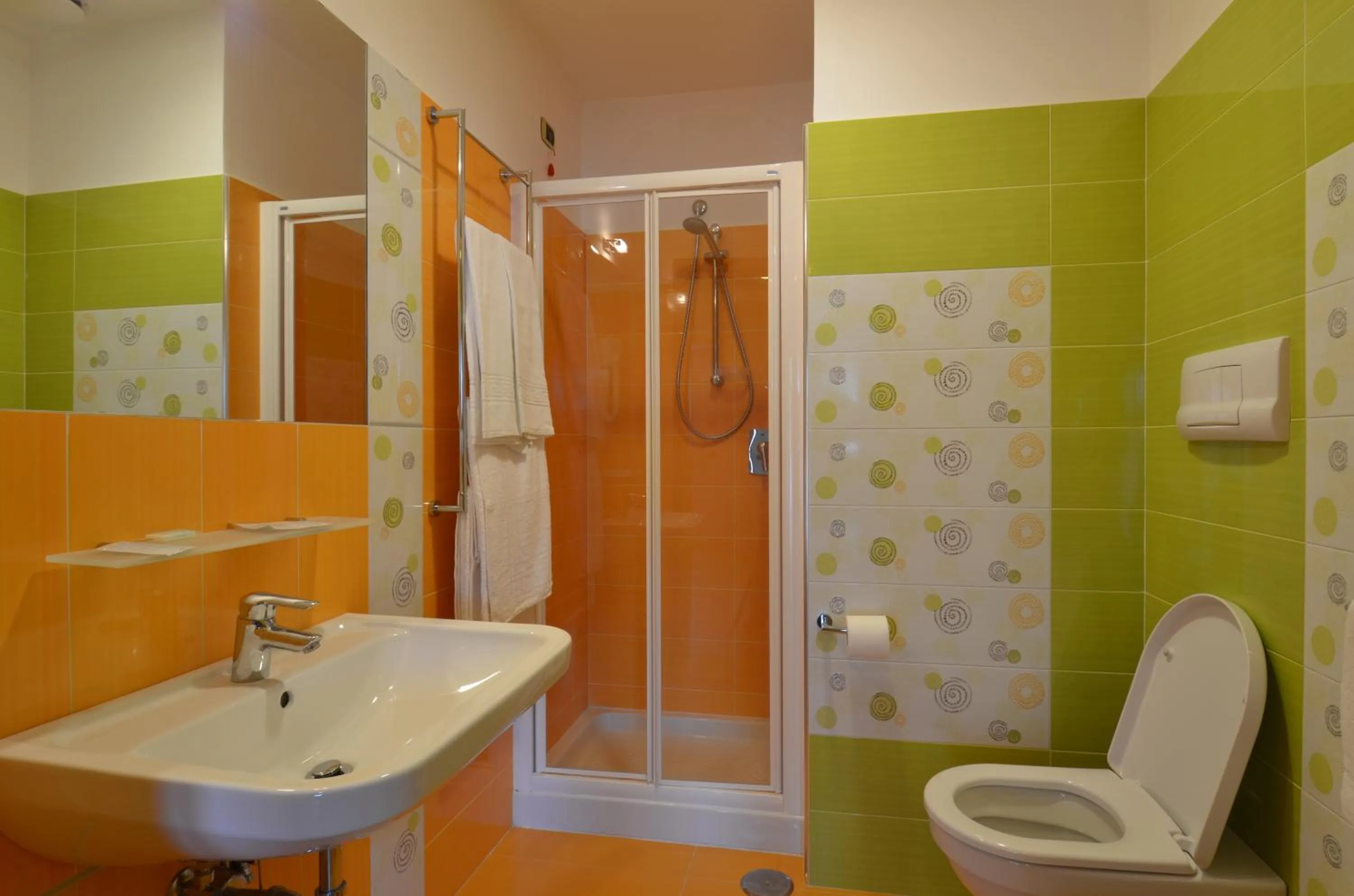 Shower in Hotel Zeus