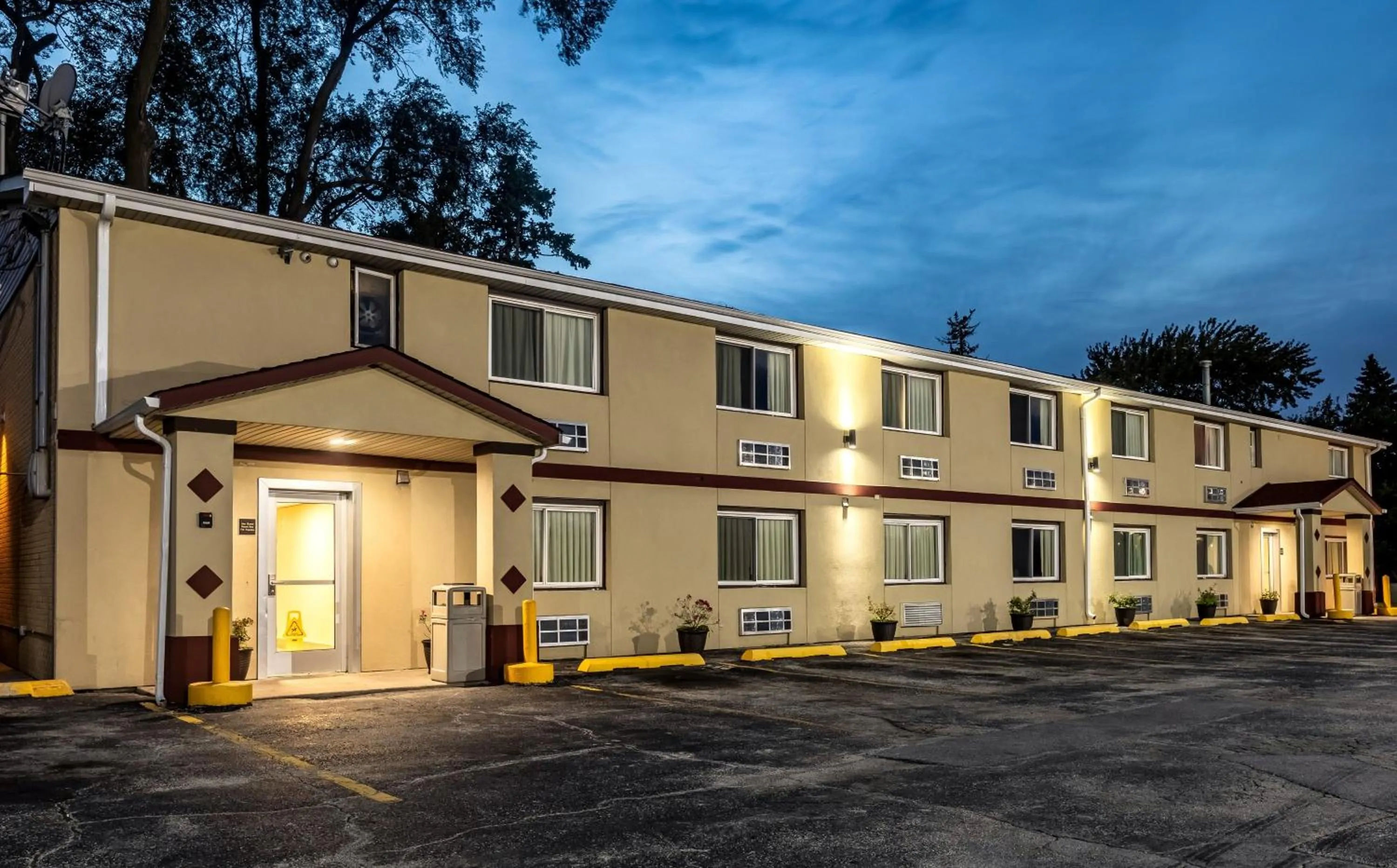 Property building in Red Roof Inn Chicago-Alsip