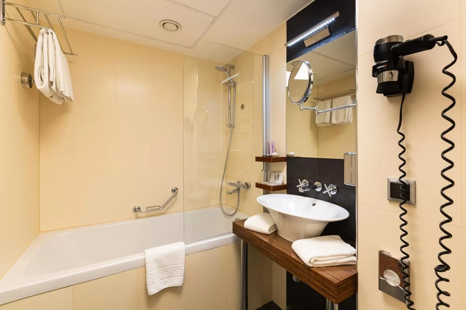 Bathroom in Avalon Hotel & Conferences