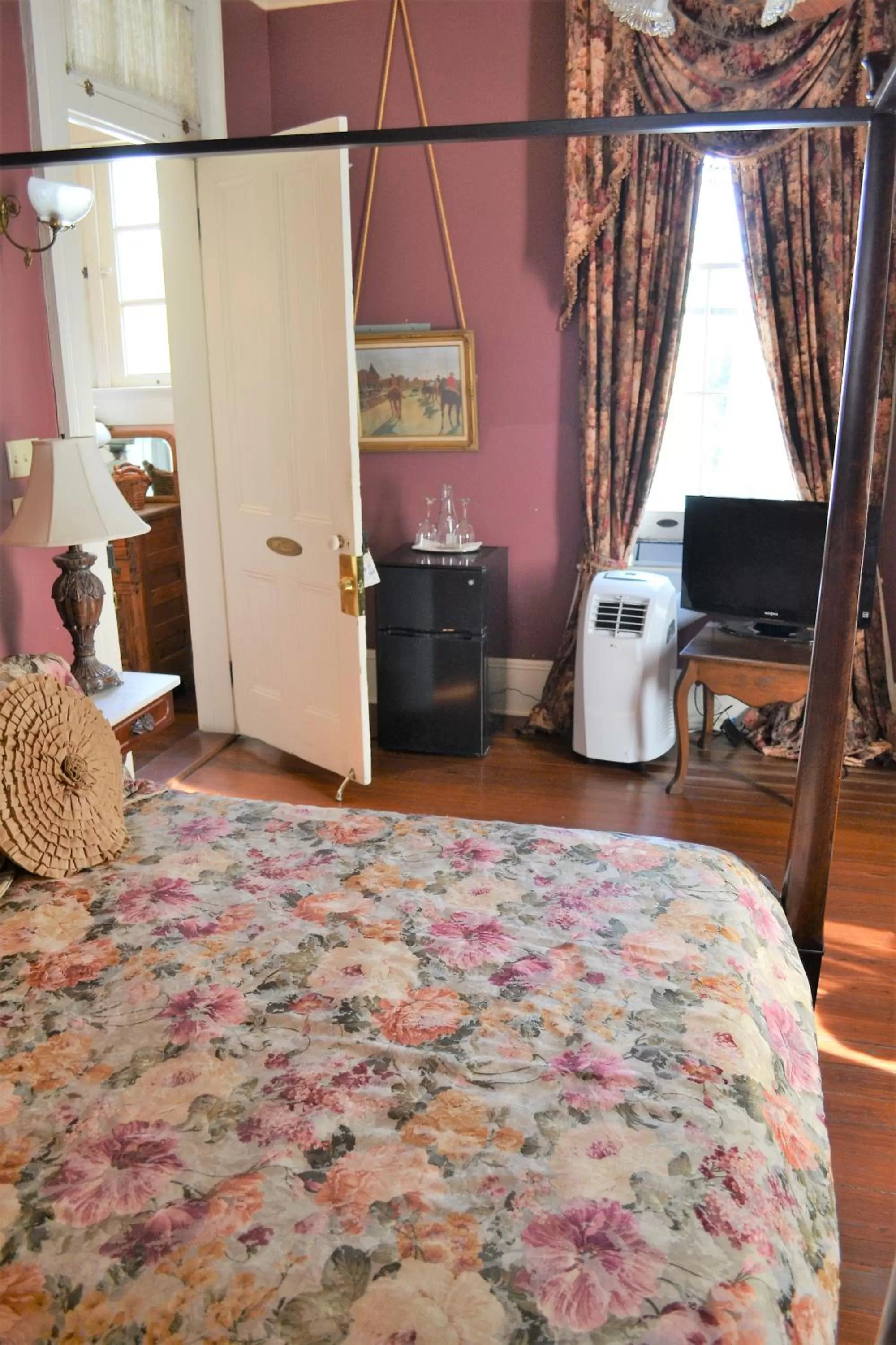 TV and multimedia, Bed in Edgar Degas House Historic Home and Museum