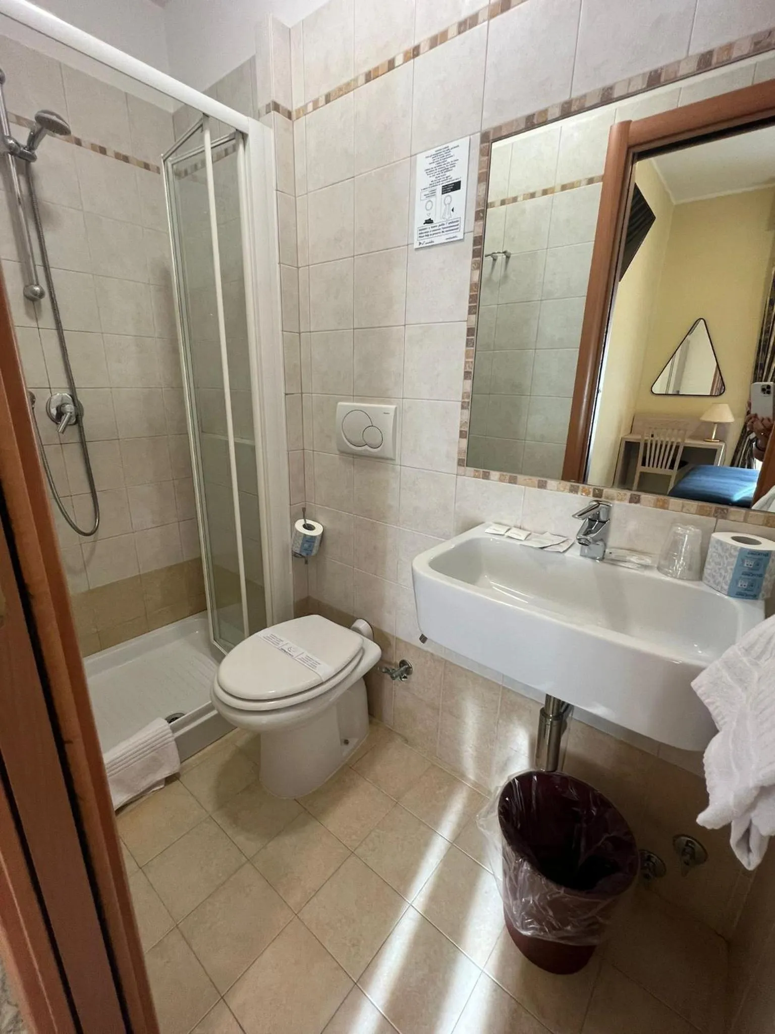 Bathroom in Hotel Mariano