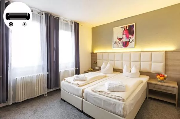 Bed in Bavaria Hotel Münchner Hof Superior