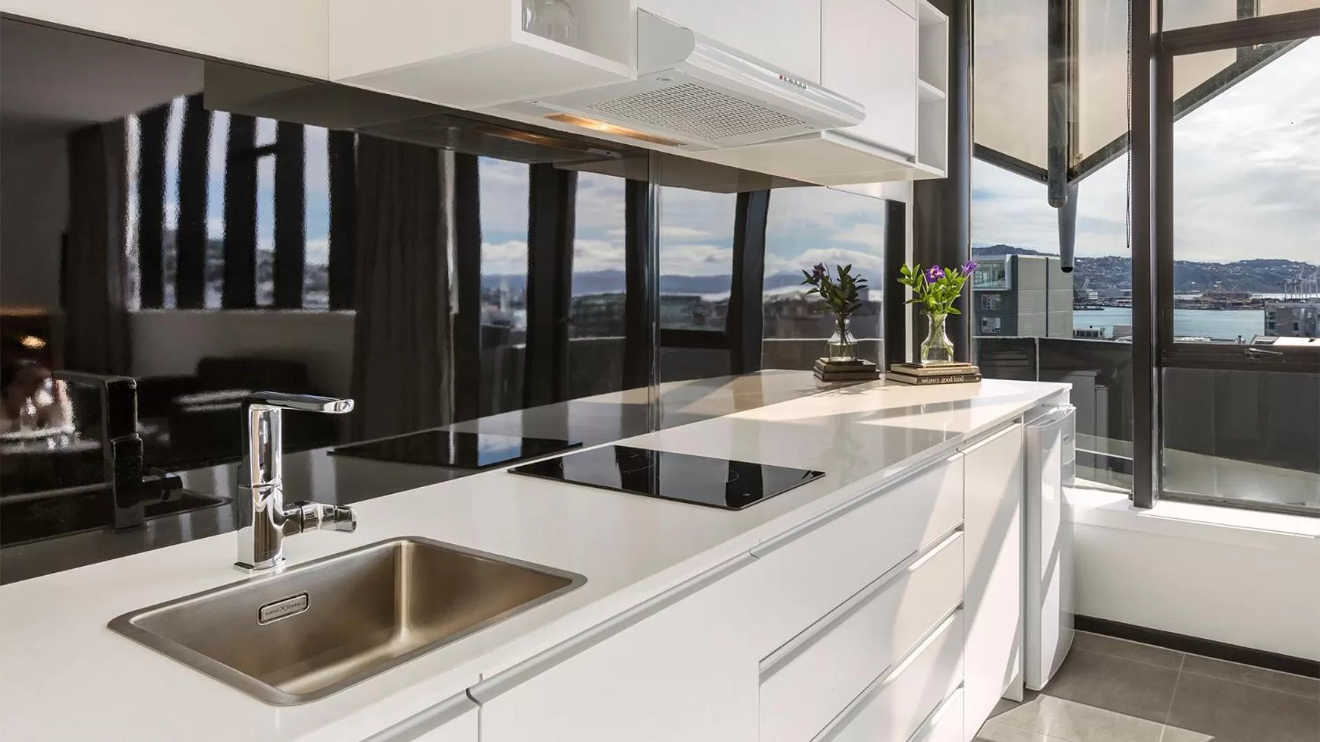 Kitchen or kitchenette in Oaks Wellington Hotel