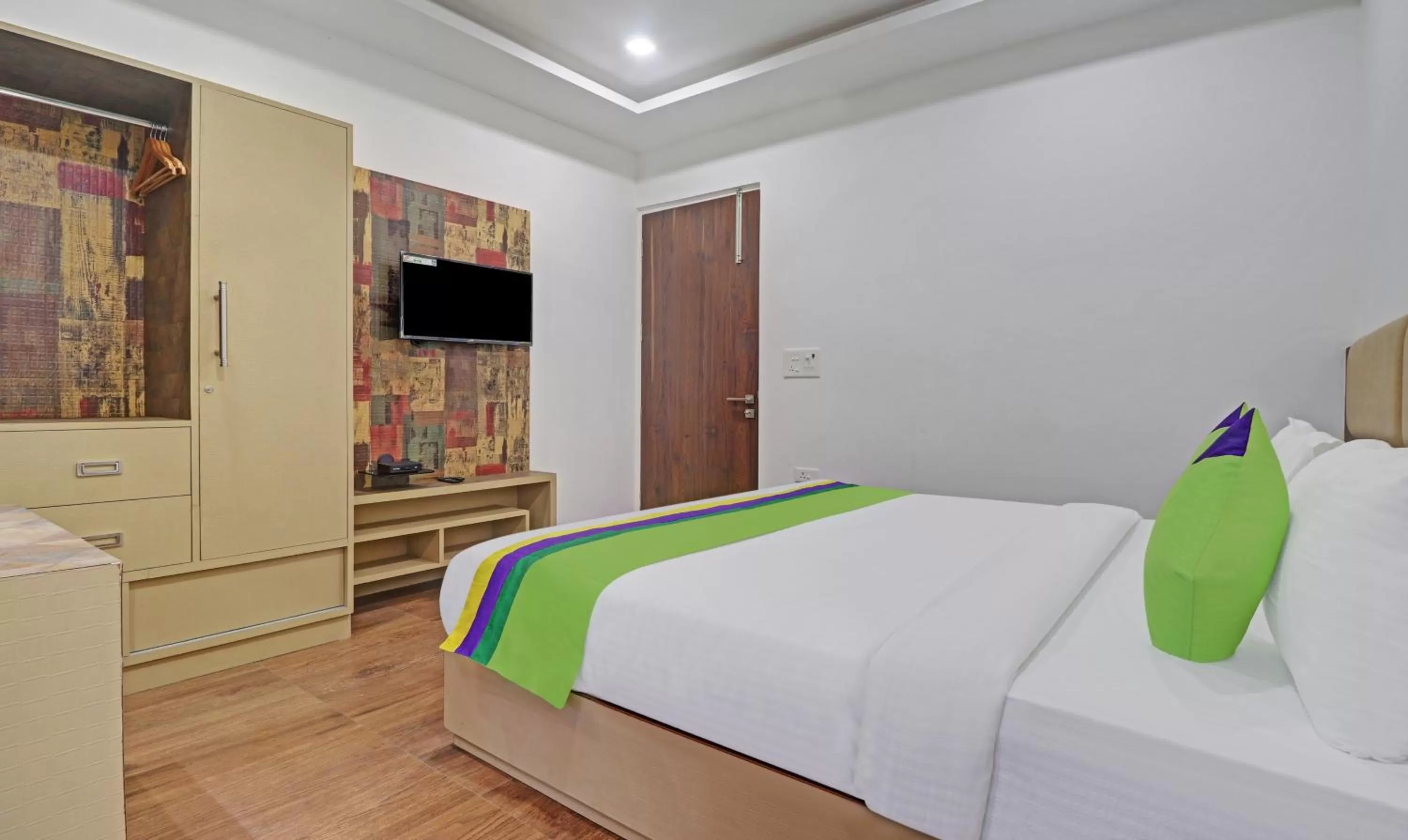 Bedroom, Bed in Treebo Kanopy Greens