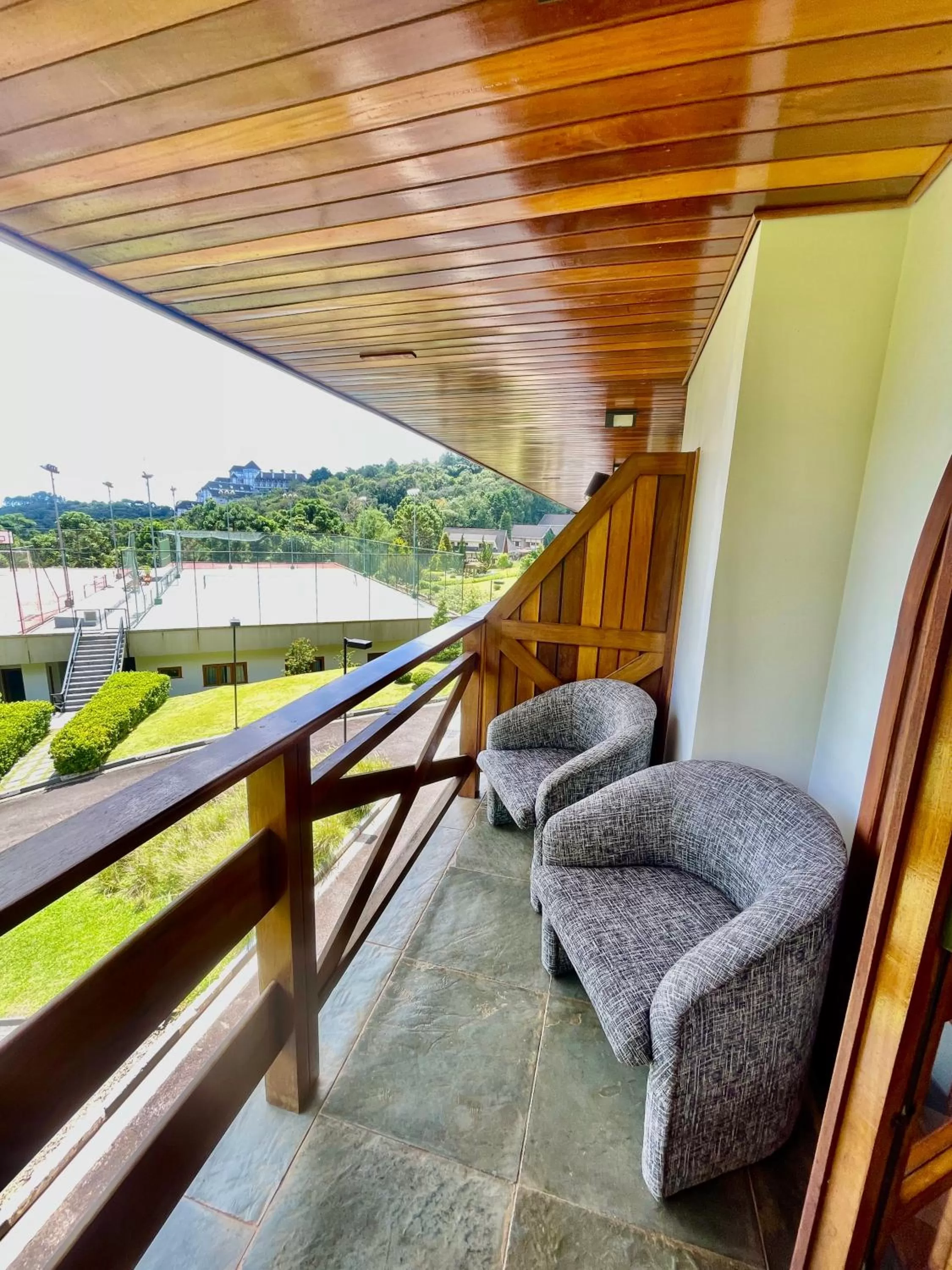 Balcony/Terrace in MineirINN l Piscina Aquecida e Hidro na Montanha