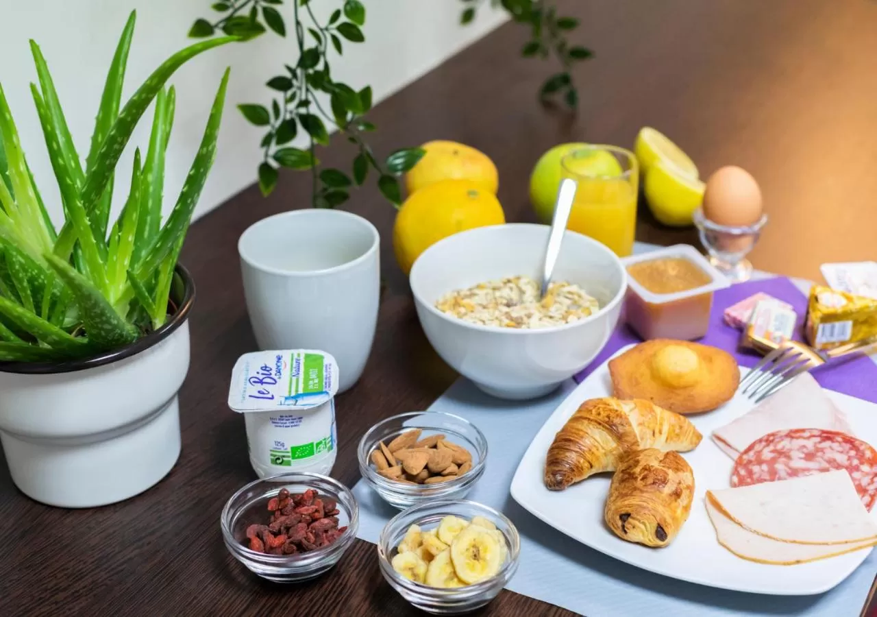 Buffet breakfast in Residence KOSY appart'hôtels - Les Cèdres