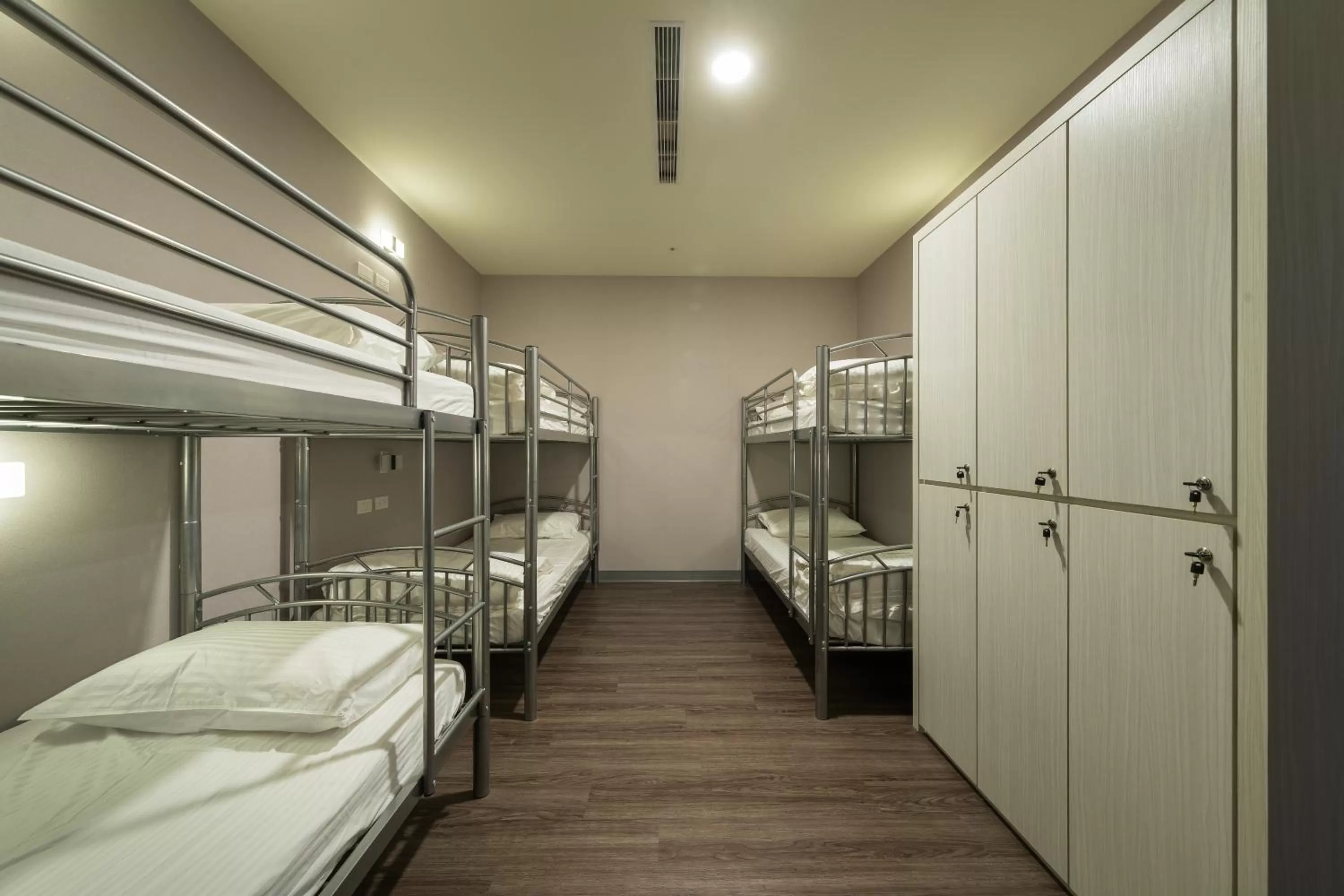 bunk bed, Bed in Skyone Hotel