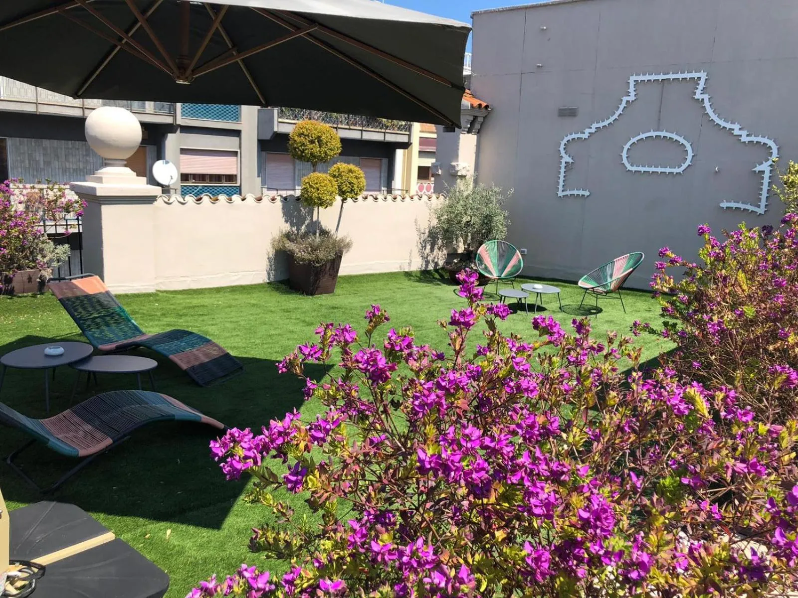 Garden in 200 ROOMS & TERRACE