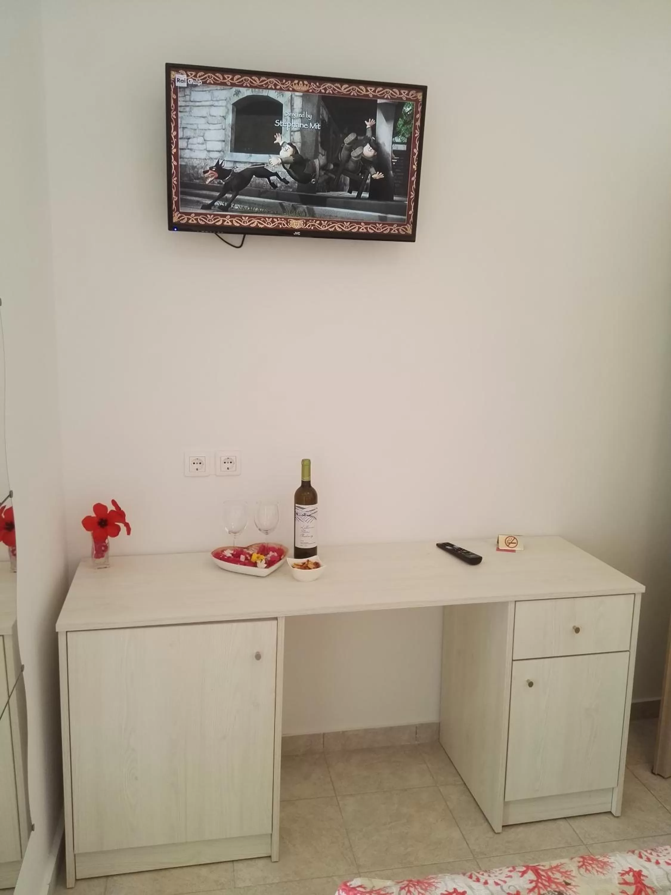 Double Room with Garden View - single occupancy in Bouganville Bed & Breakfast Stegna