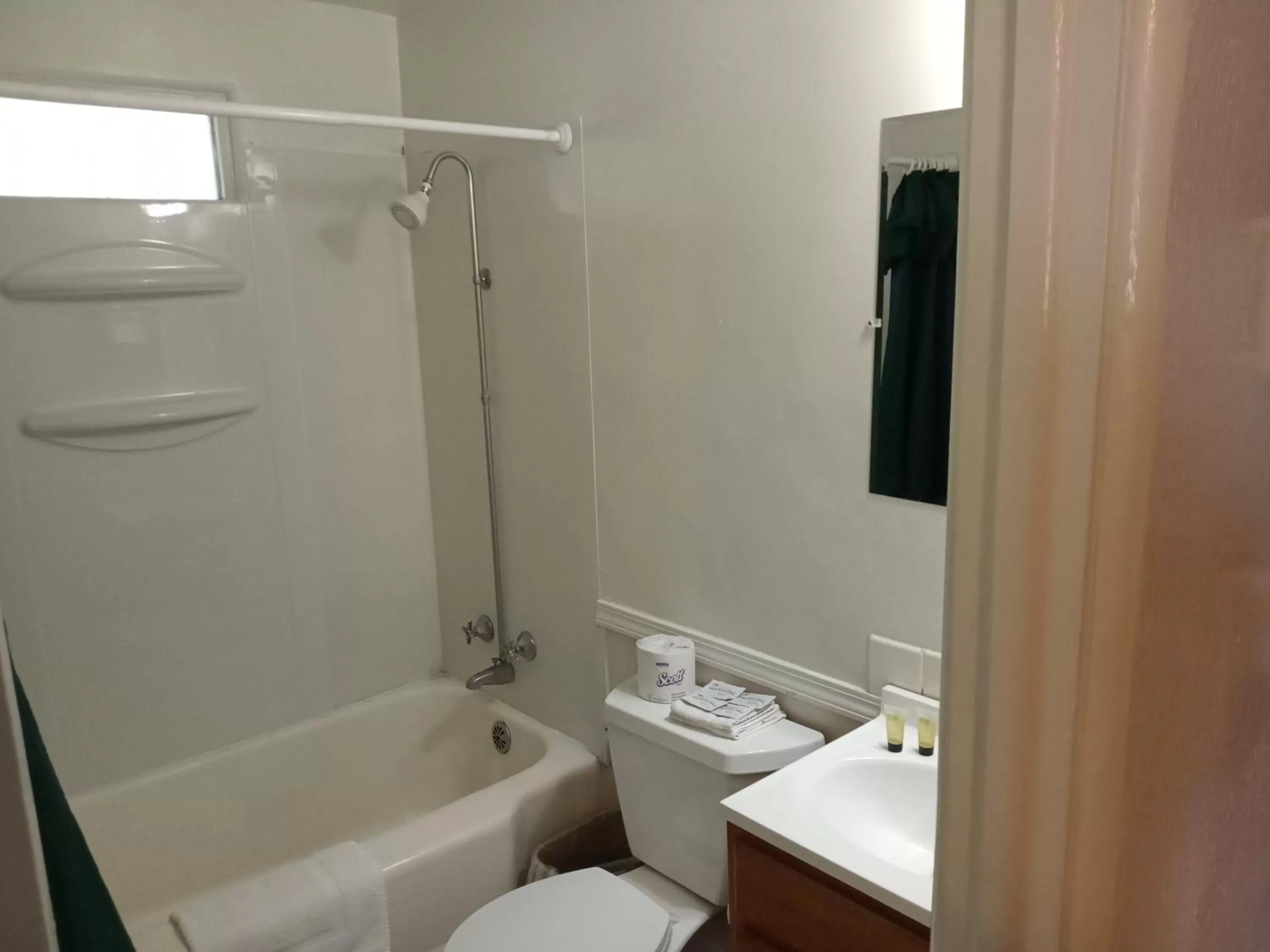 Bathroom in Eight Bar B Motel