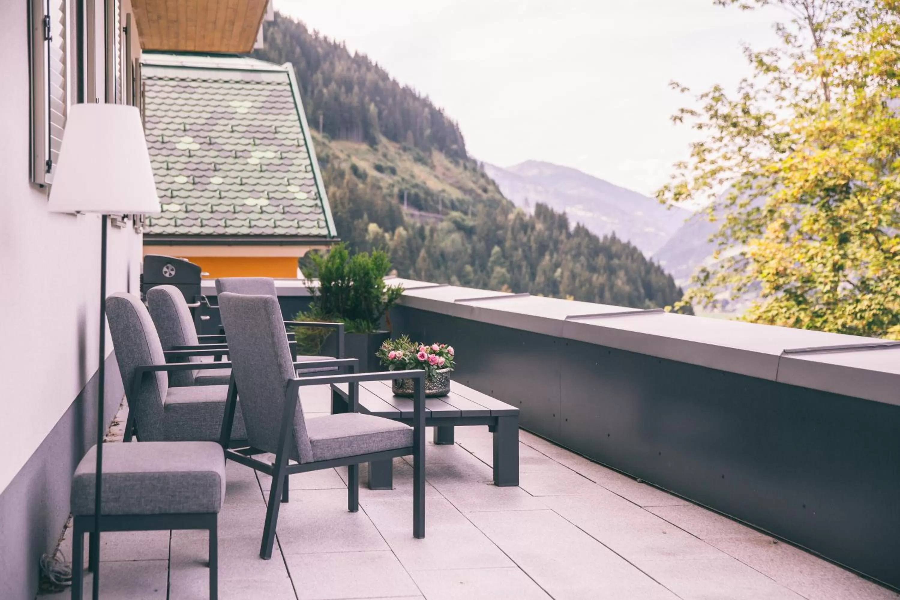 Property building in Nefer, Haus