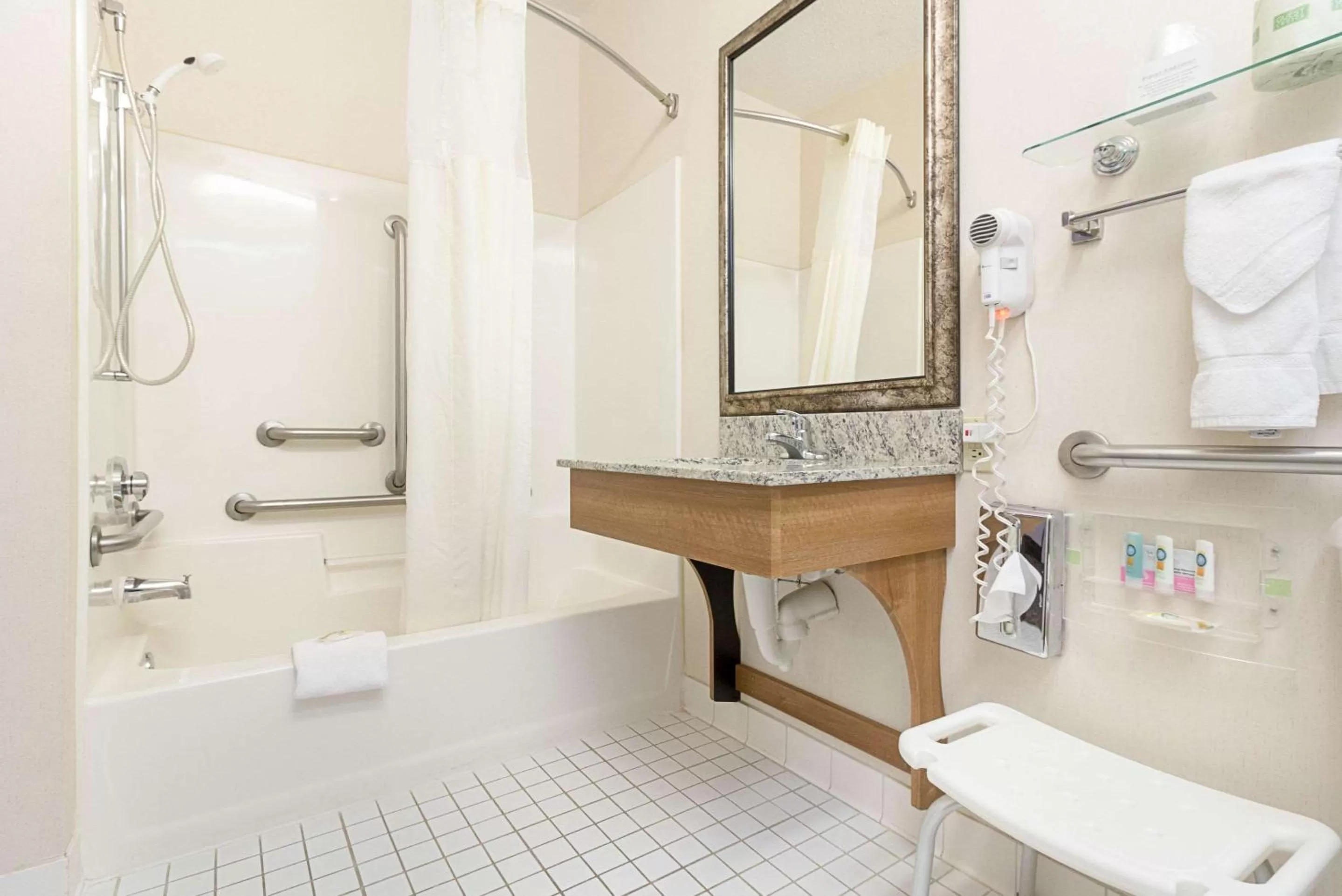 Bathroom in Quality Inn Fairmont