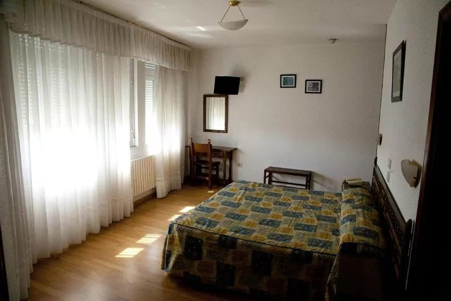 Bedroom, Bed in IL Santa Clara Hotel