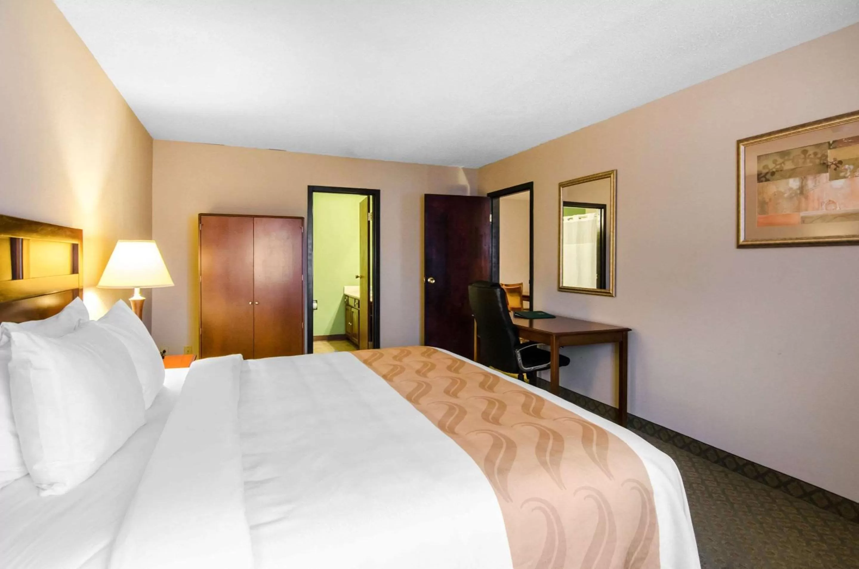 Bedroom, Bed in Quality Inn Summersville - New River Area