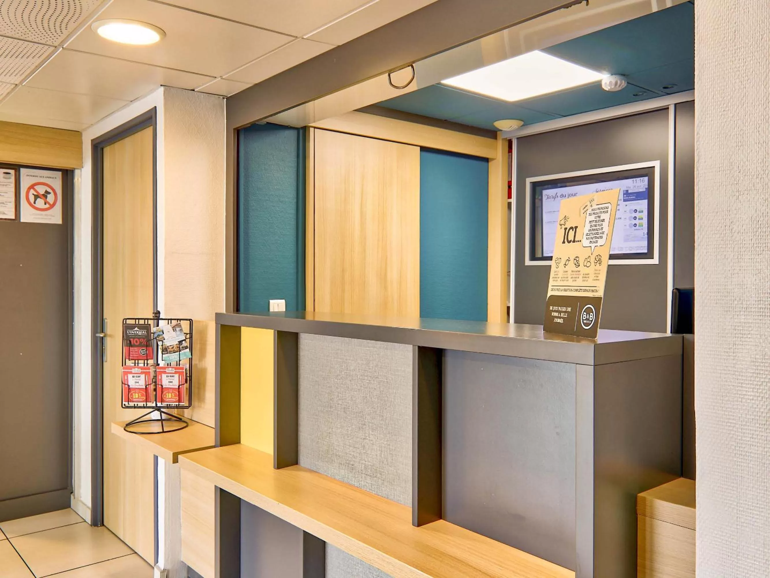 Lobby or reception in B&B HOTEL Clermont-Ferrand Sud Aubière
