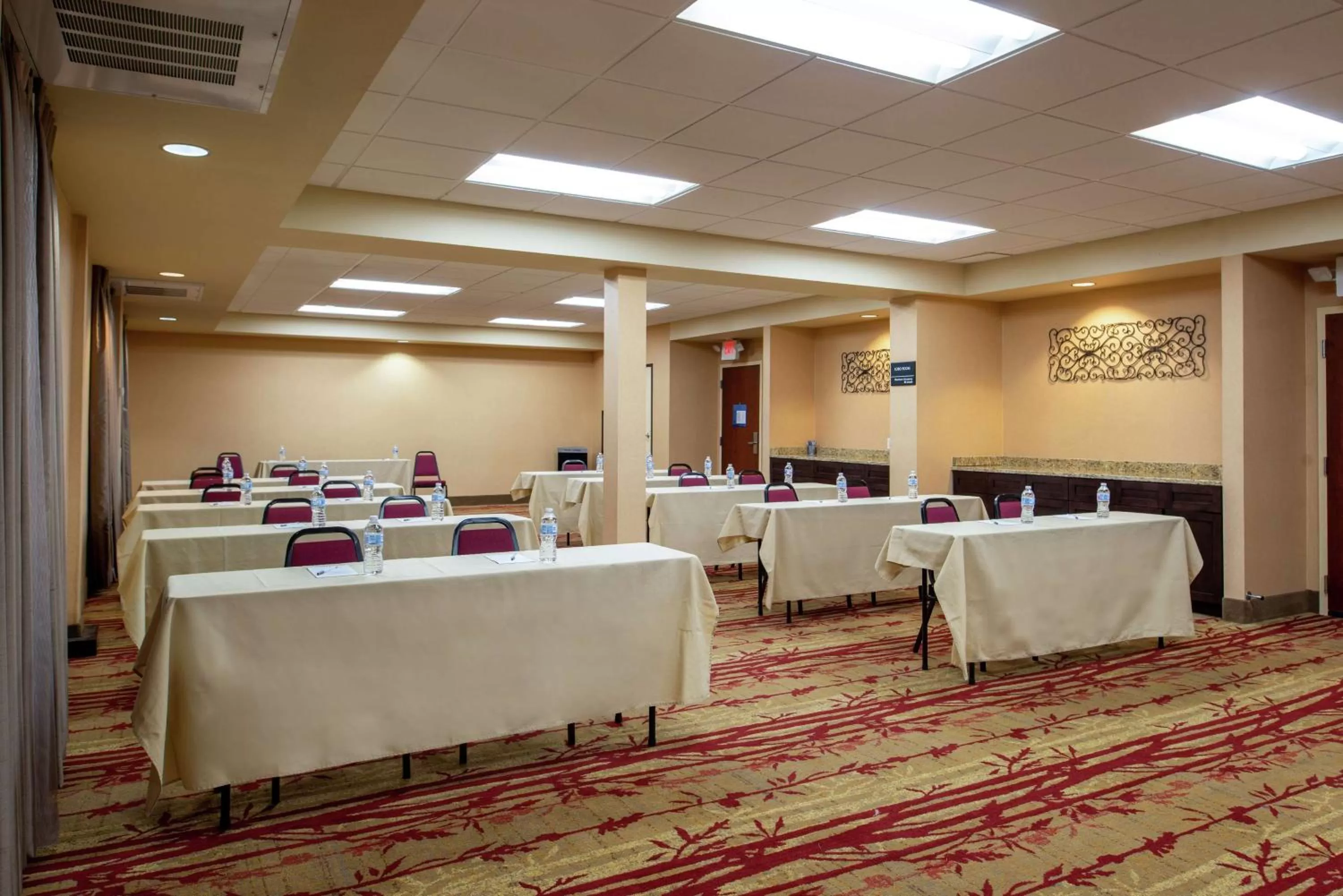Meeting/conference room in Hampton Inn Albuquerque - University/Midtown
