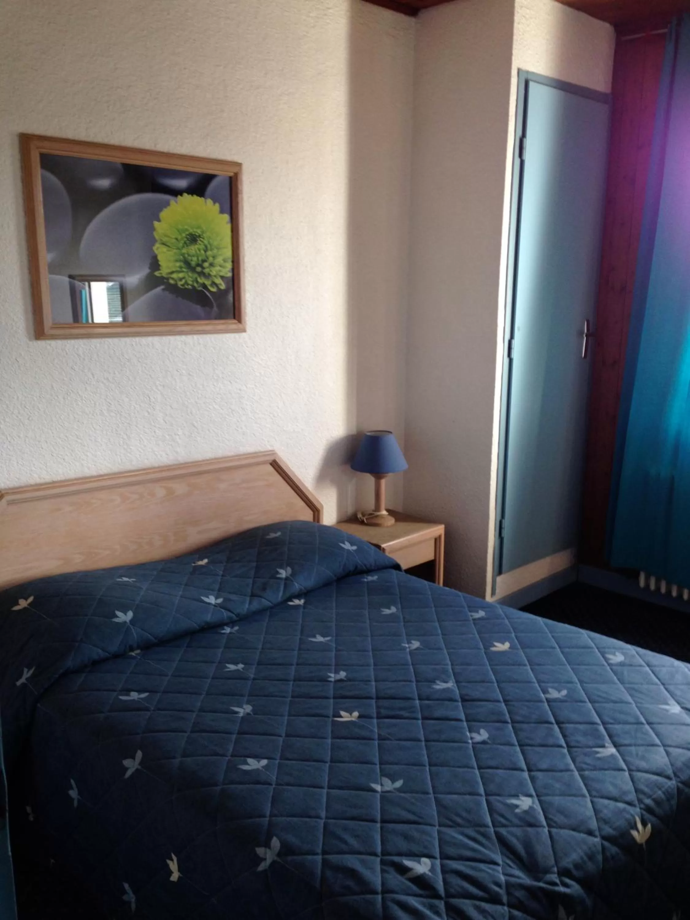 Bedroom, Bed in Hôtel de La Poste