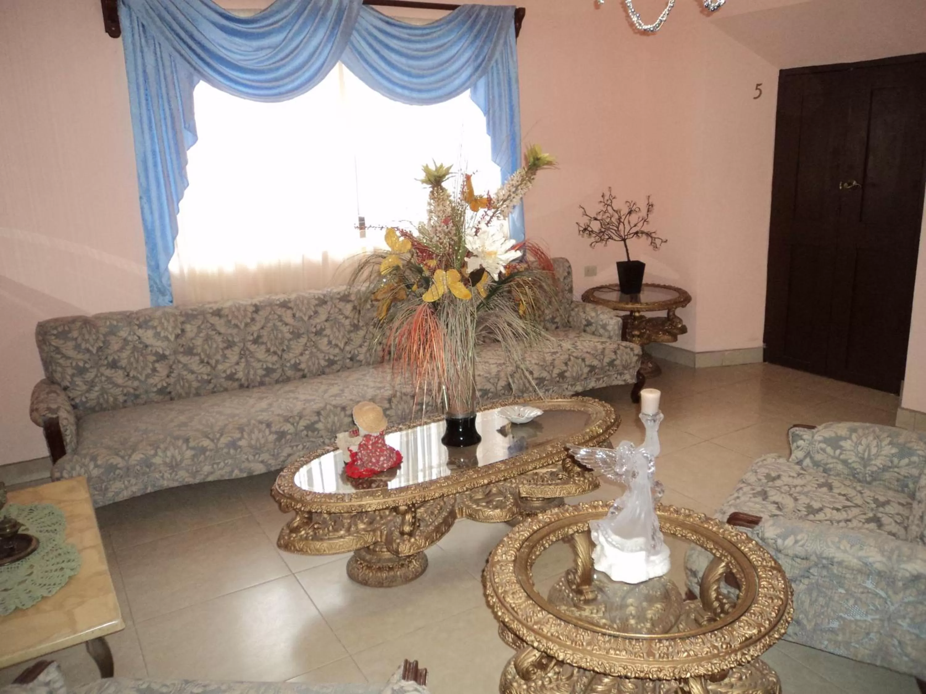 Decorative detail in Mansion Serrano Hotel