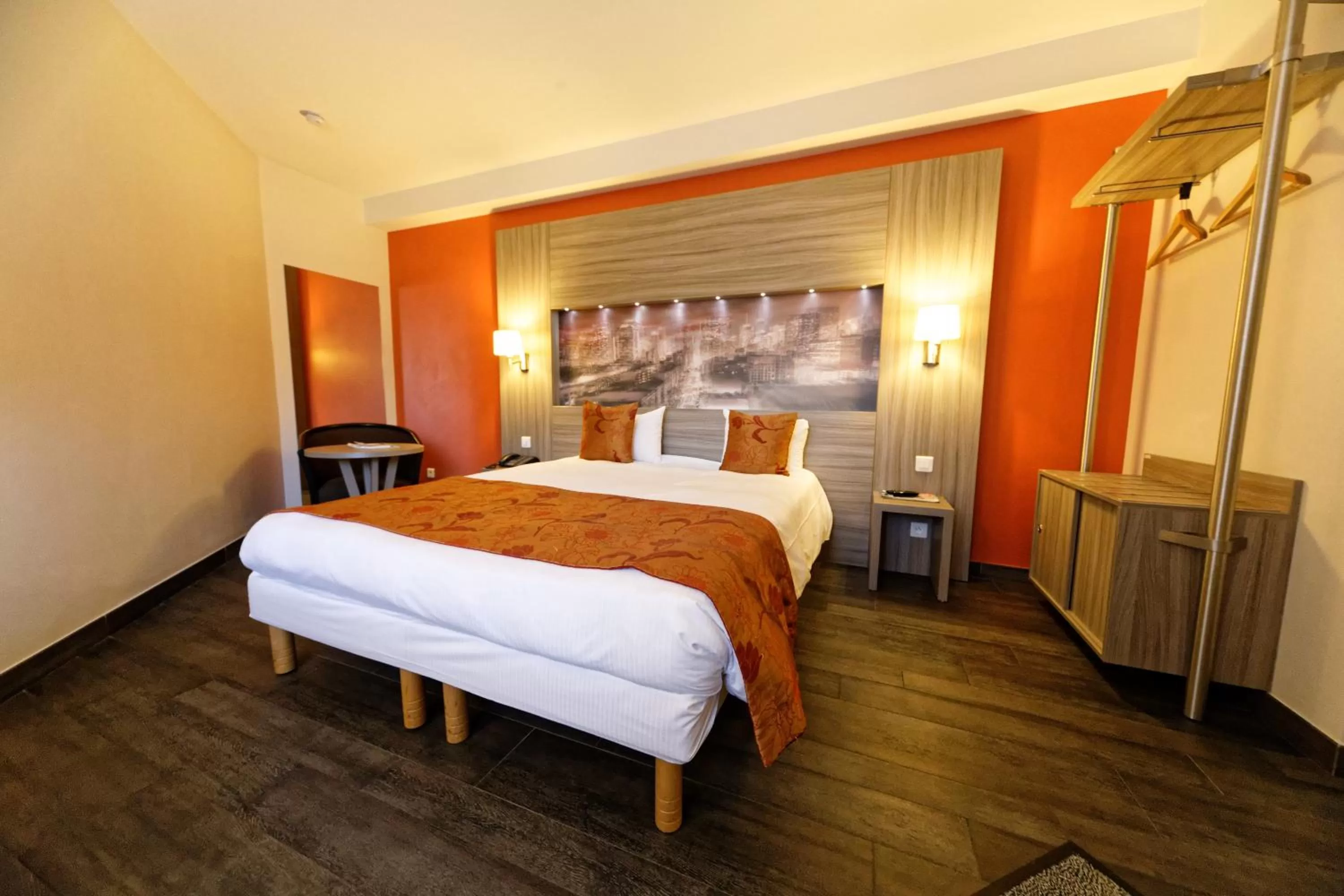 Bed in Charme Hôtel, Montbéliard Sud