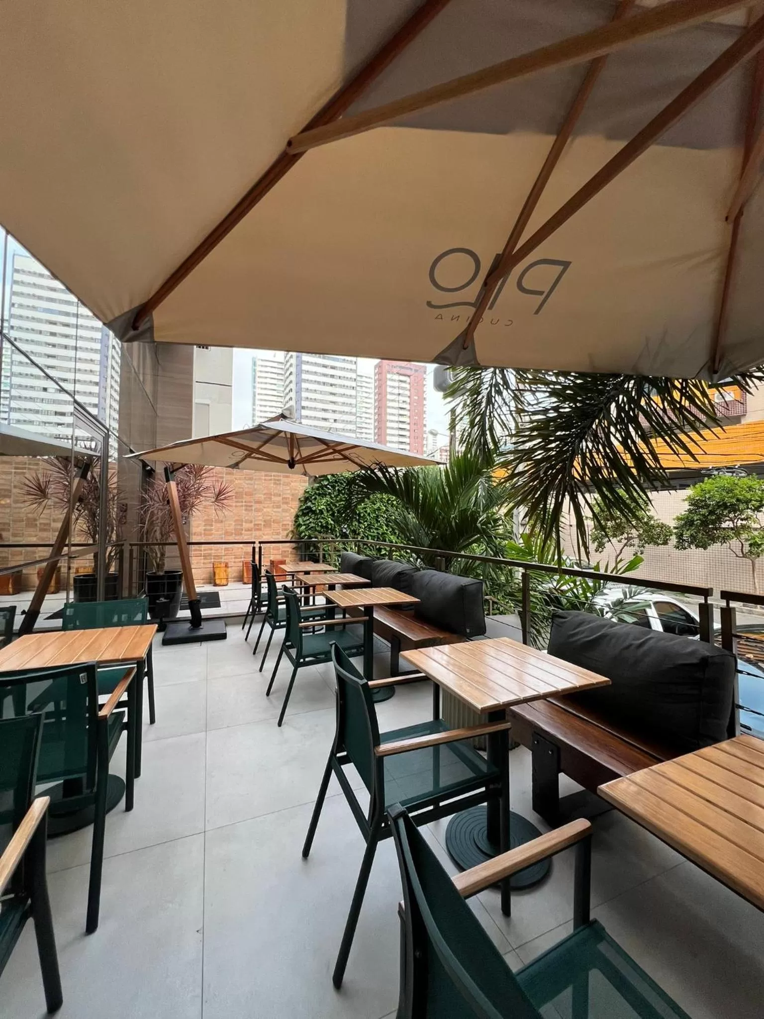 Restaurant/places to eat in Fity Hotel