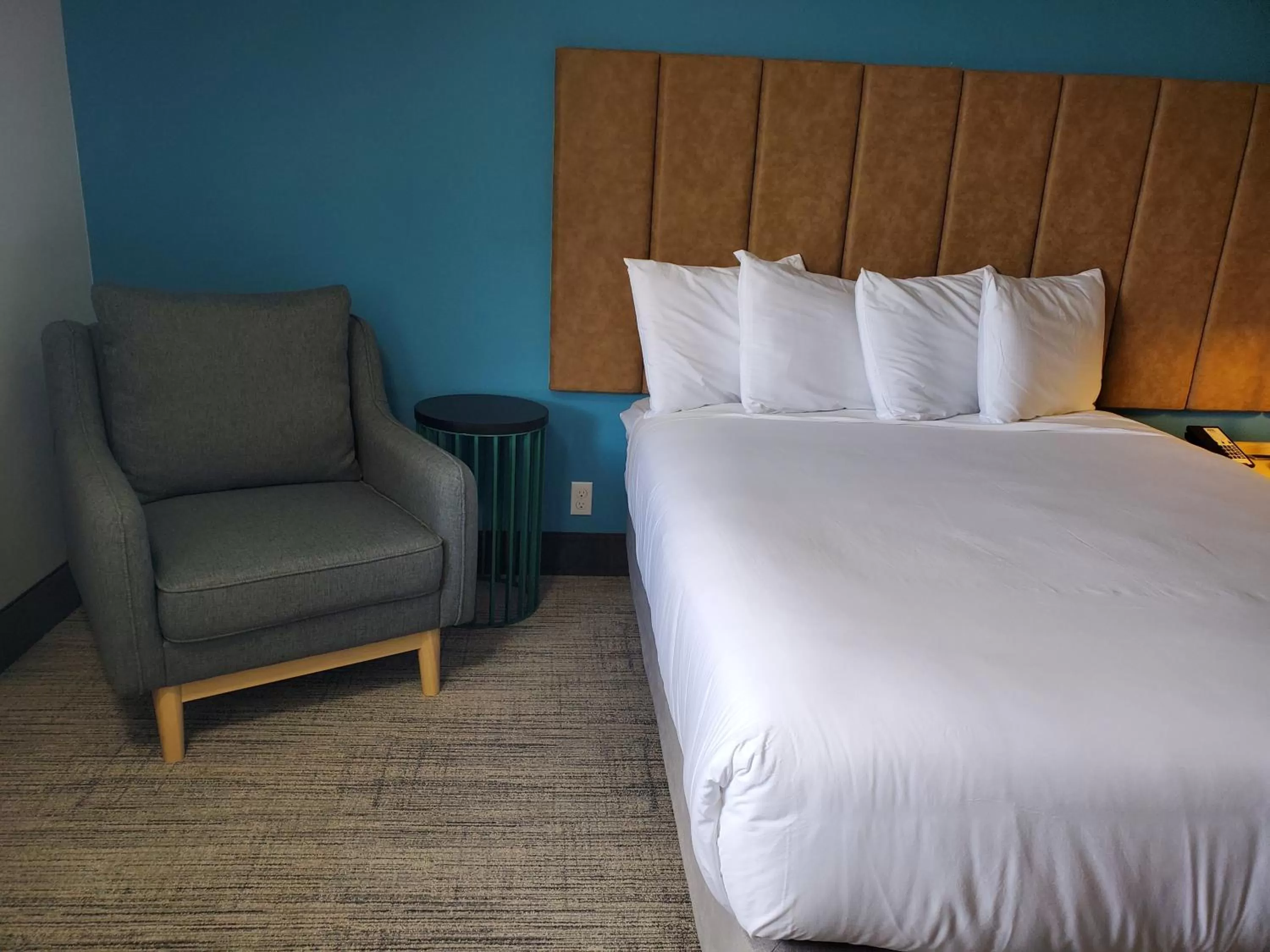 Bedroom, Bed in Hotel Thea Tacoma, Ascend Hotel Collection