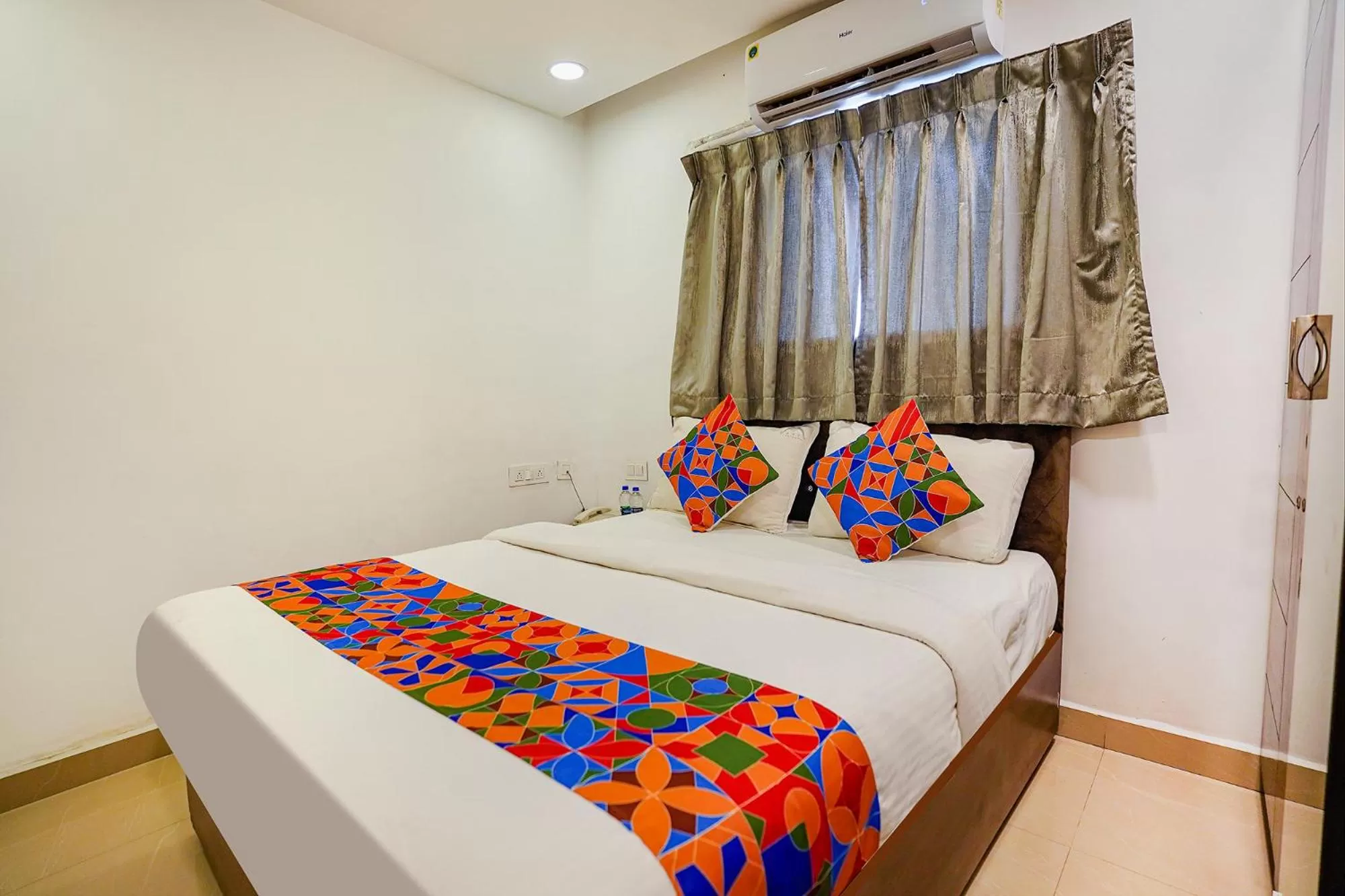 Bed in FabHotel Earth