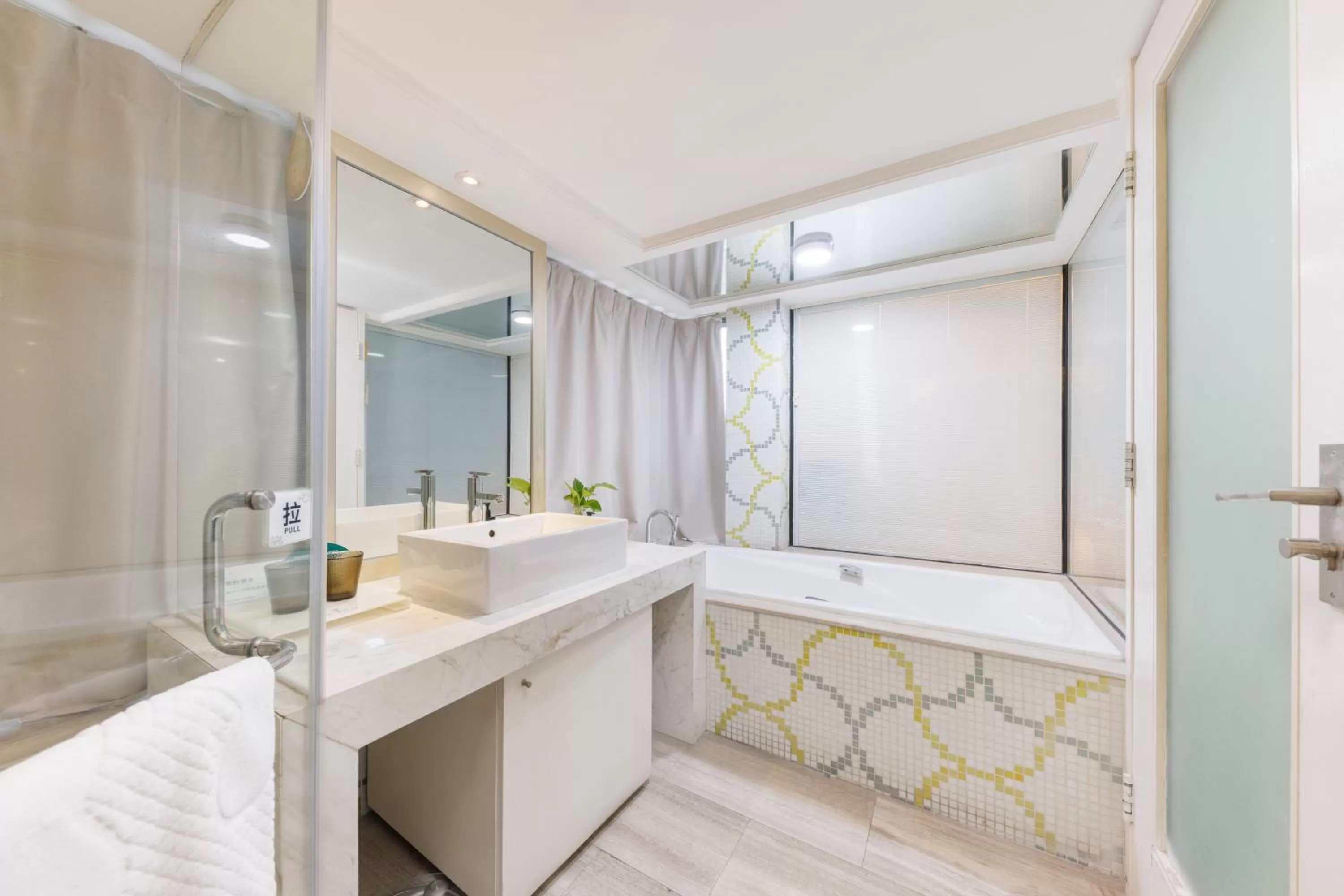 Bathroom in Sunflower Hotel &Residence, Futian Port Branch