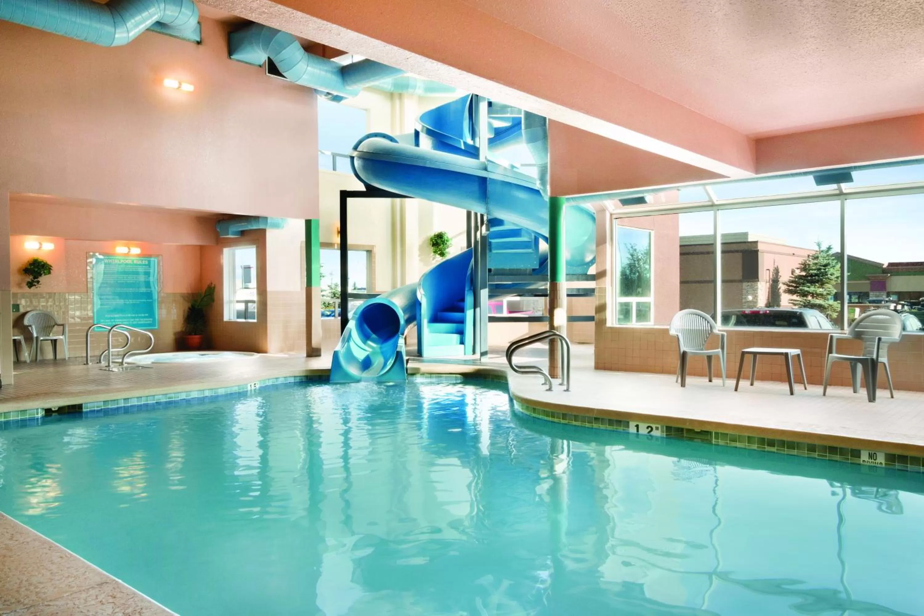 Swimming pool in Days Inn by Wyndham Calgary Airport