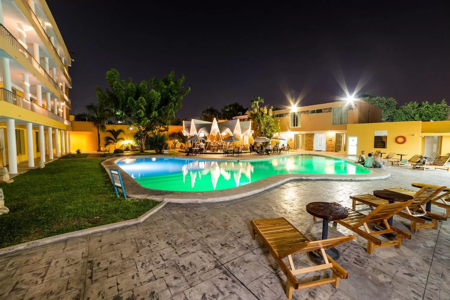 Swimming pool in Hotel Maria del Carmen