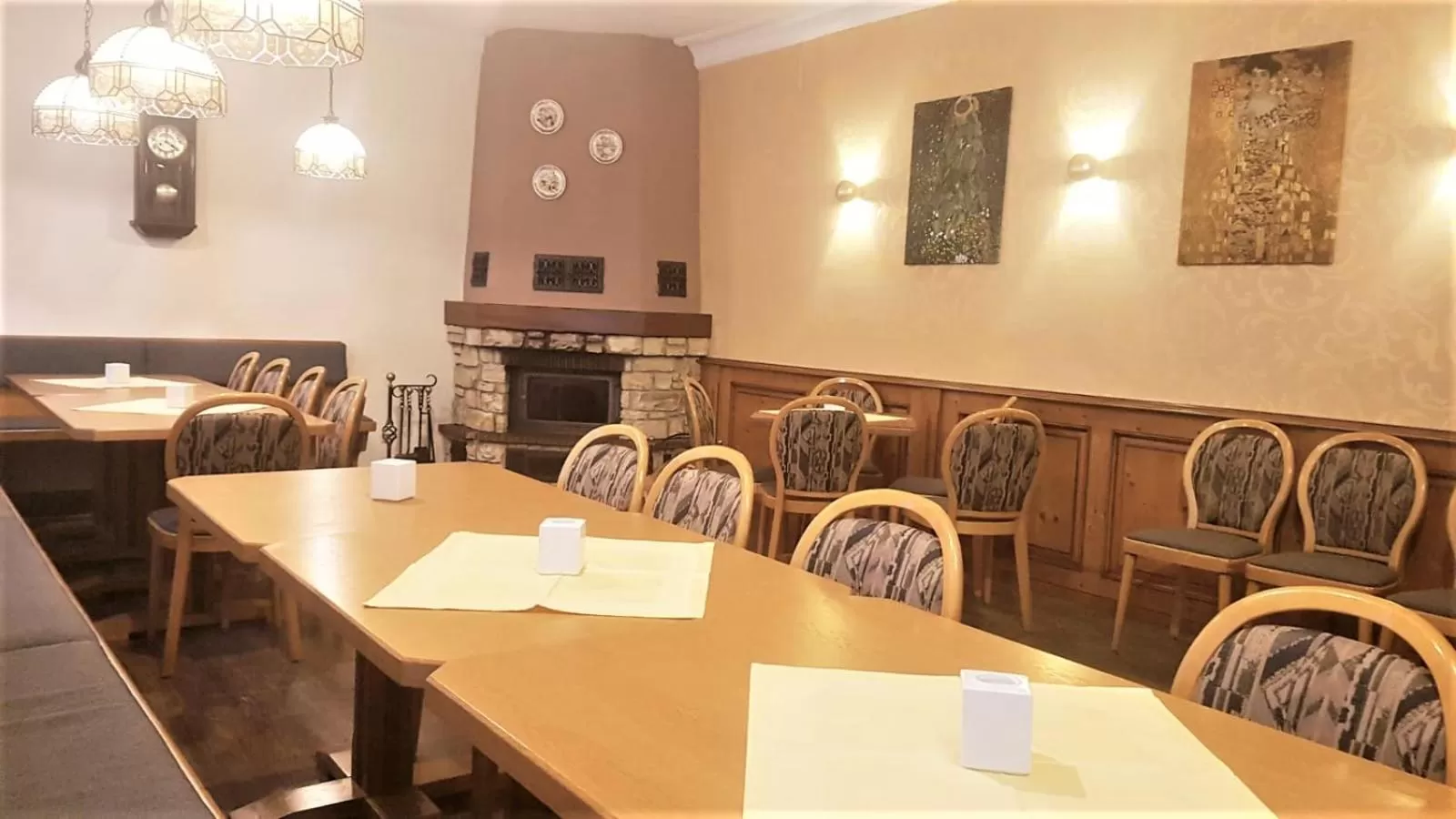 Restaurant/Places to Eat in Hotel-Restaurant-Krone