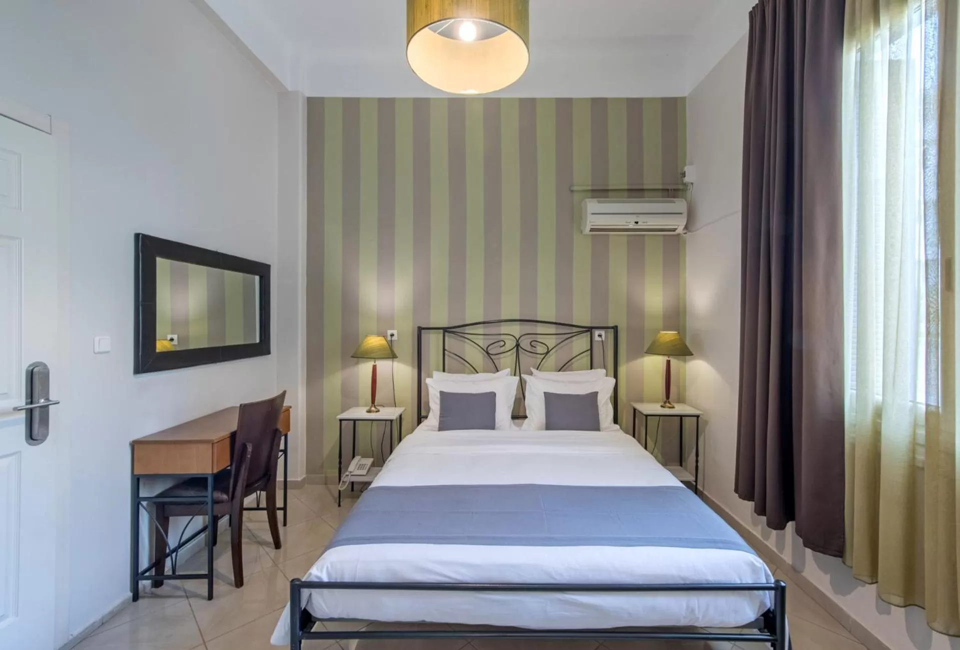 Bed in Kimon Hotel Athens