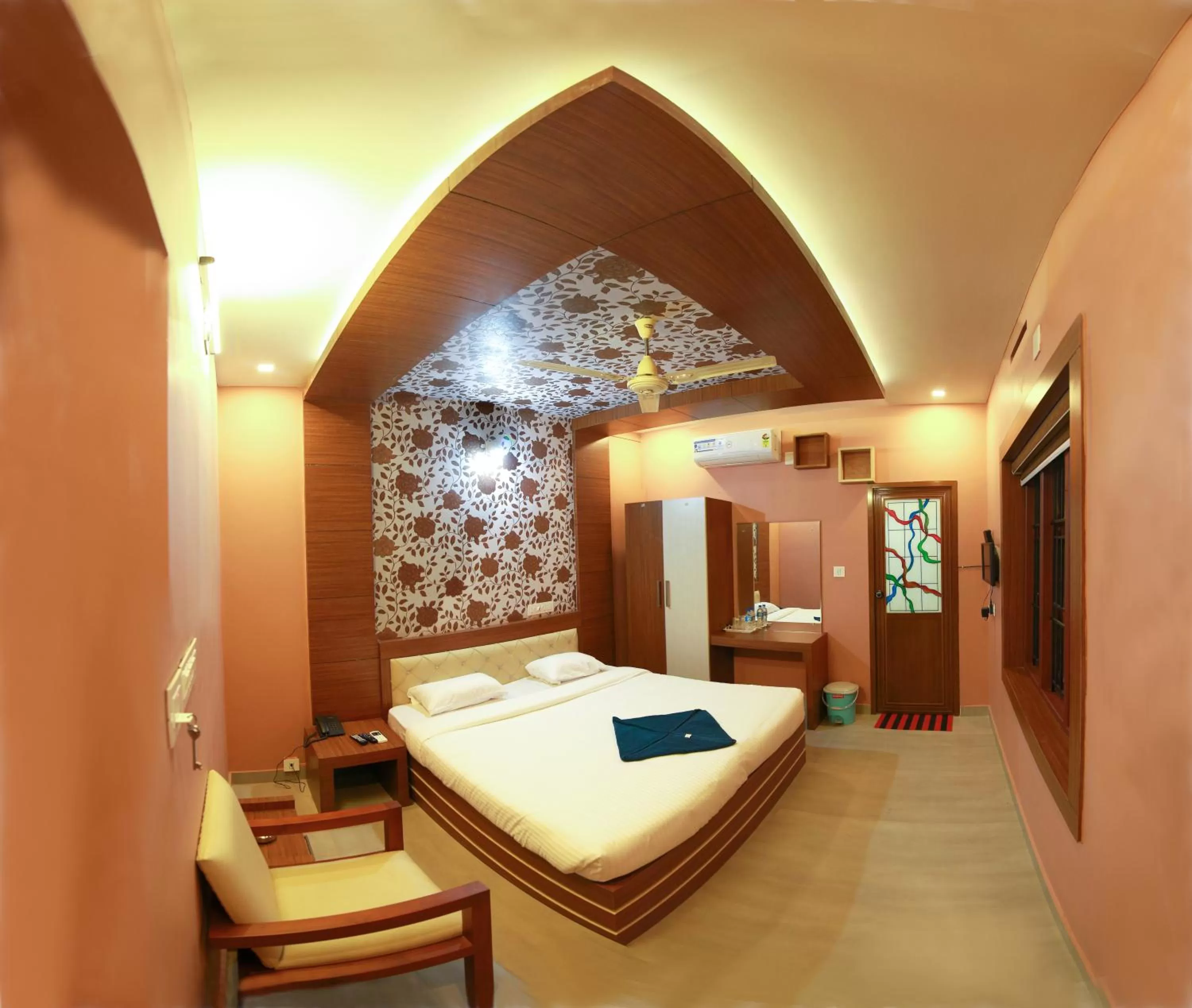 Bedroom, Bed in Gateway Airport Hotel