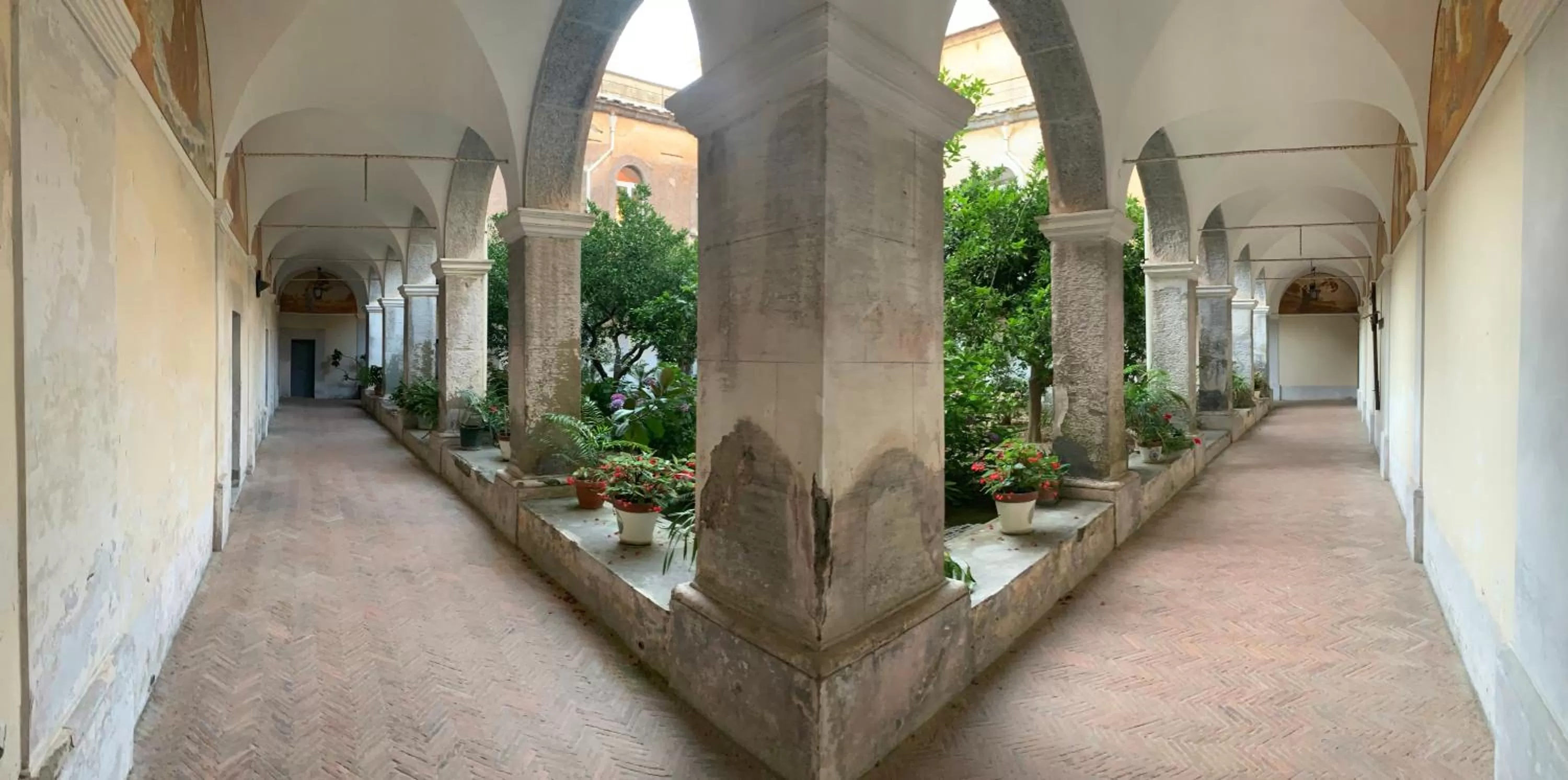 Inner courtyard view in Il Chiostro