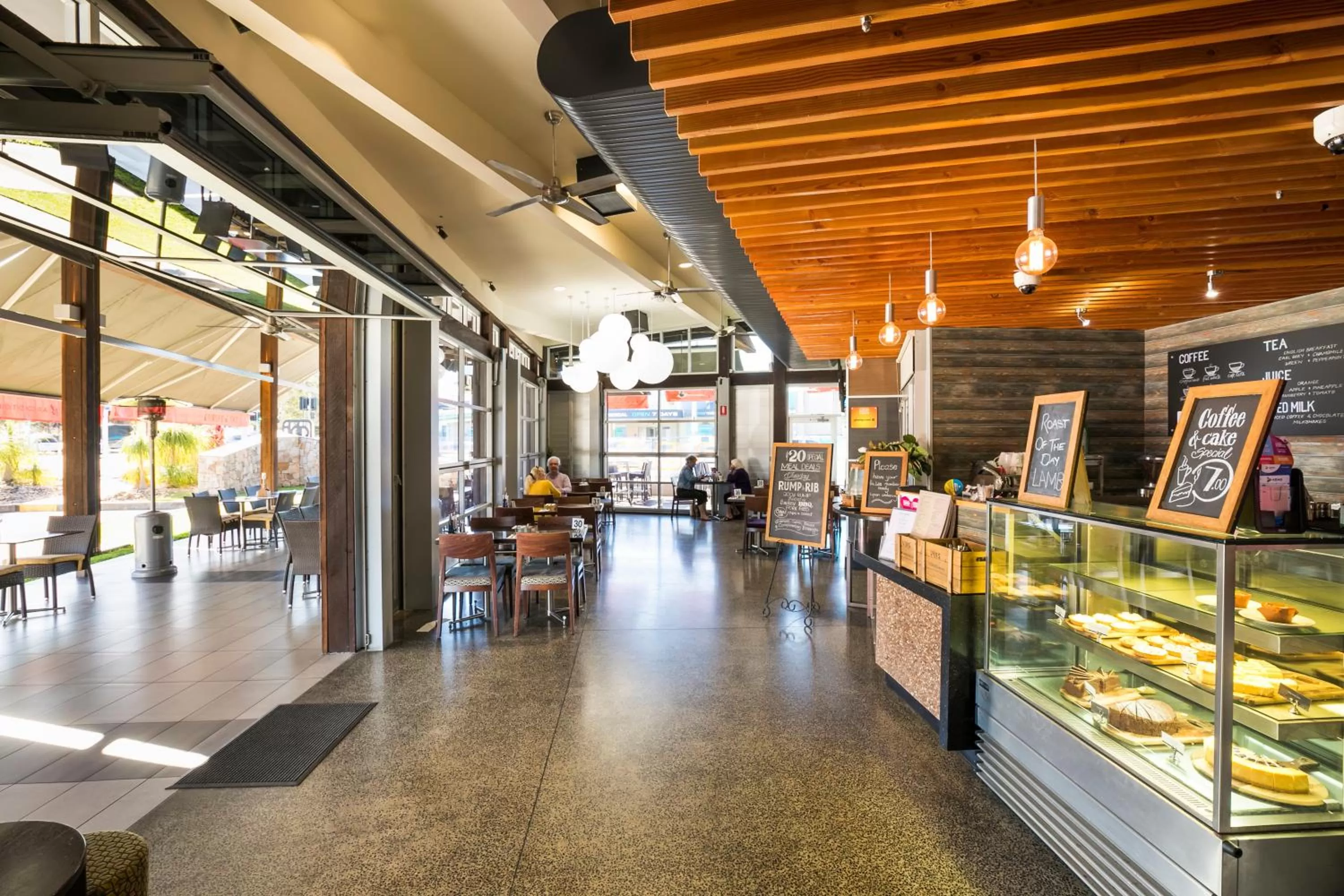 Restaurant/places to eat in Nightcap at Golden Beach Tavern