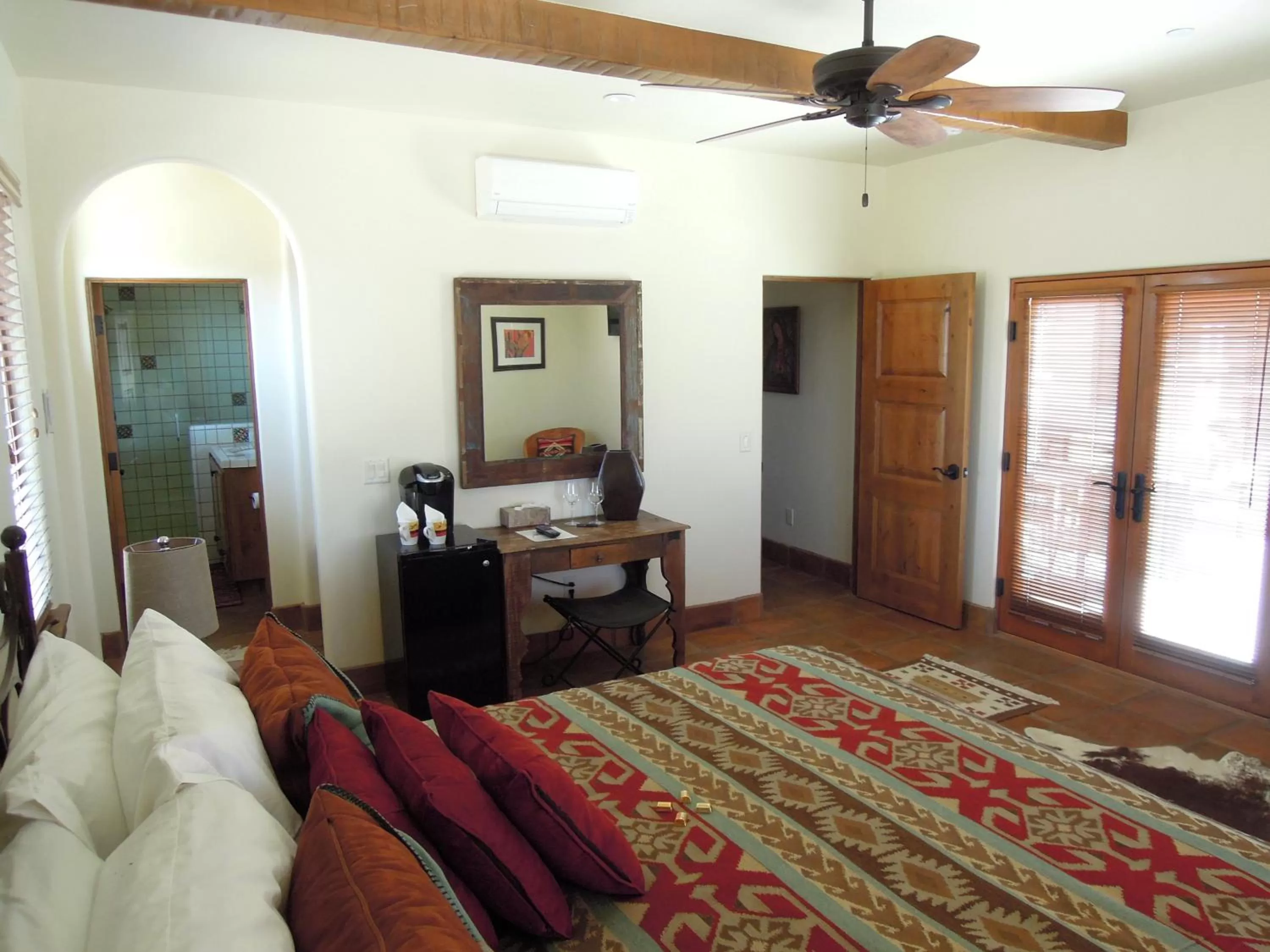 Photo of the whole room, Bed in Croad Vineyards - The Inn