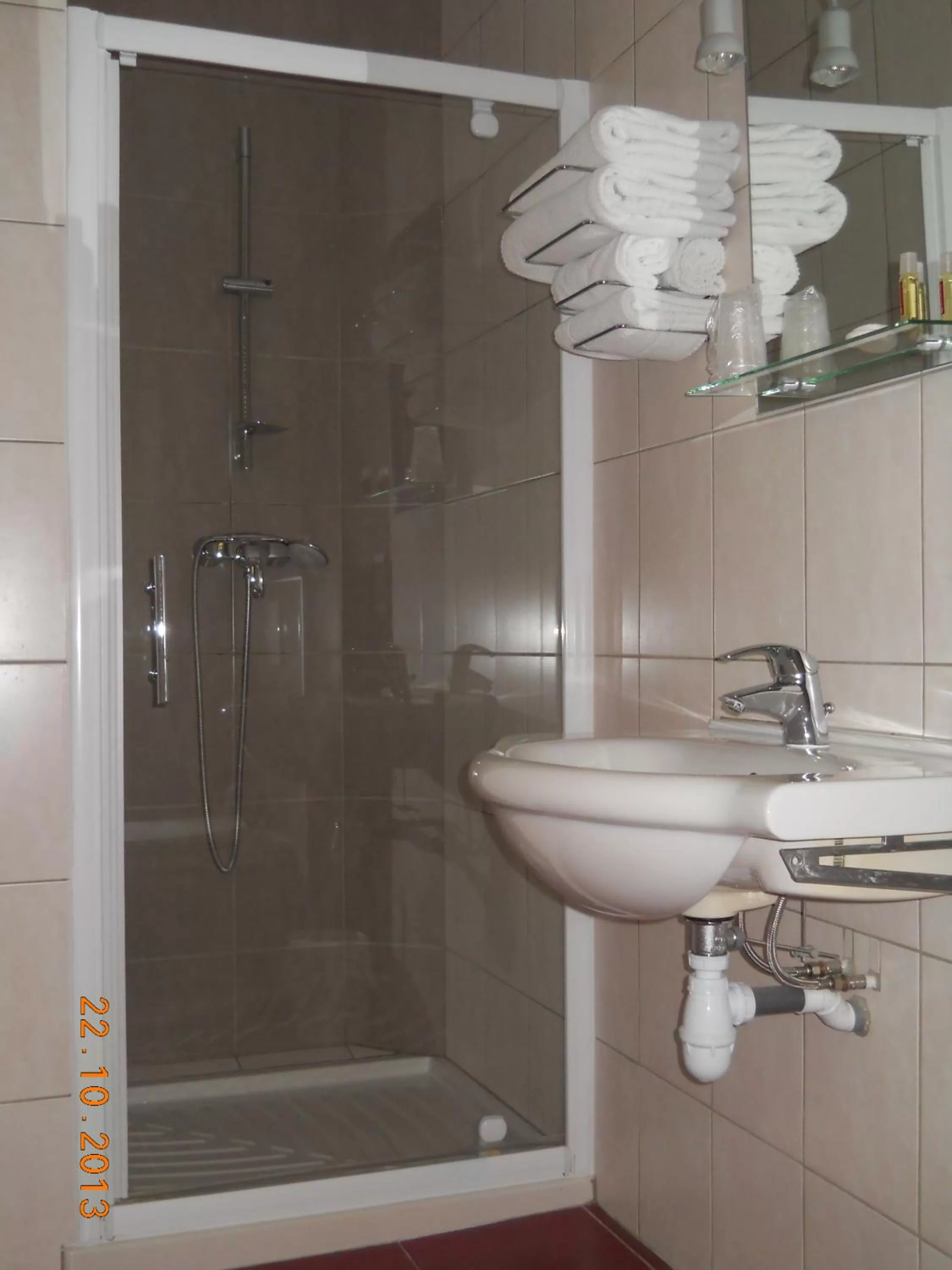 Bathroom in Hotel Restaurant Le Castel Fleuri