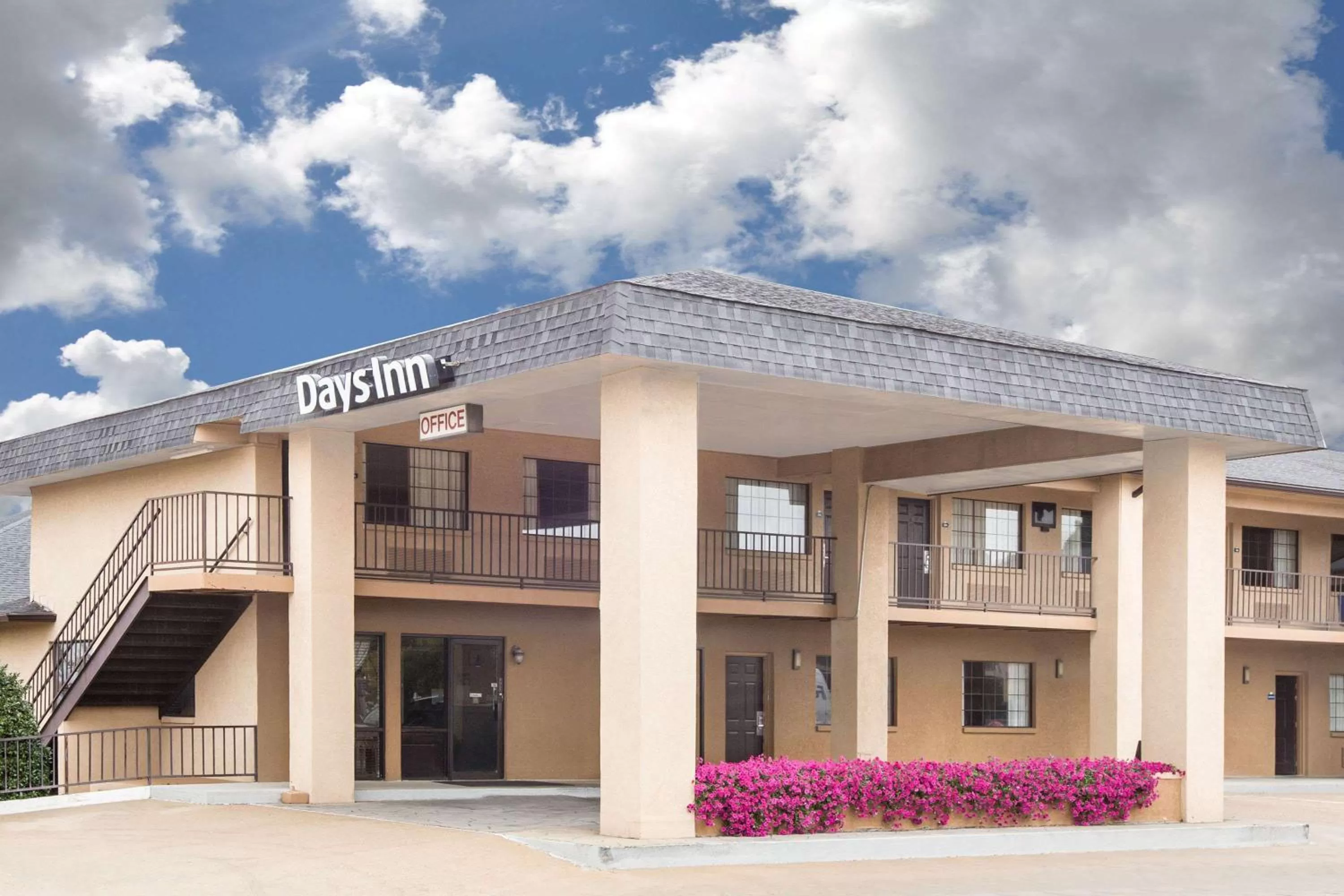 Property Building in Days Inn by Wyndham Ruston LA