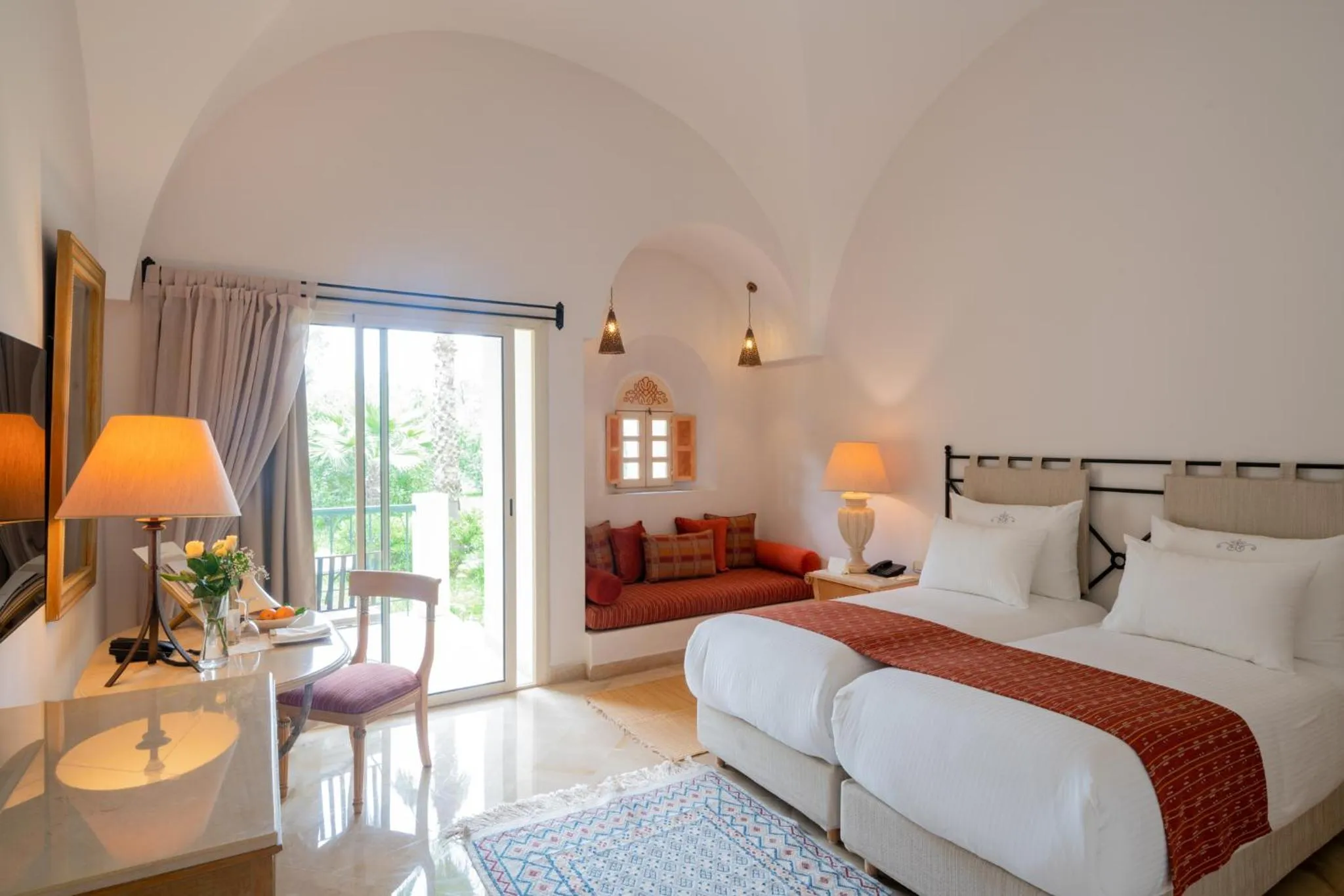 Property building, Bed in The Residence Tunis