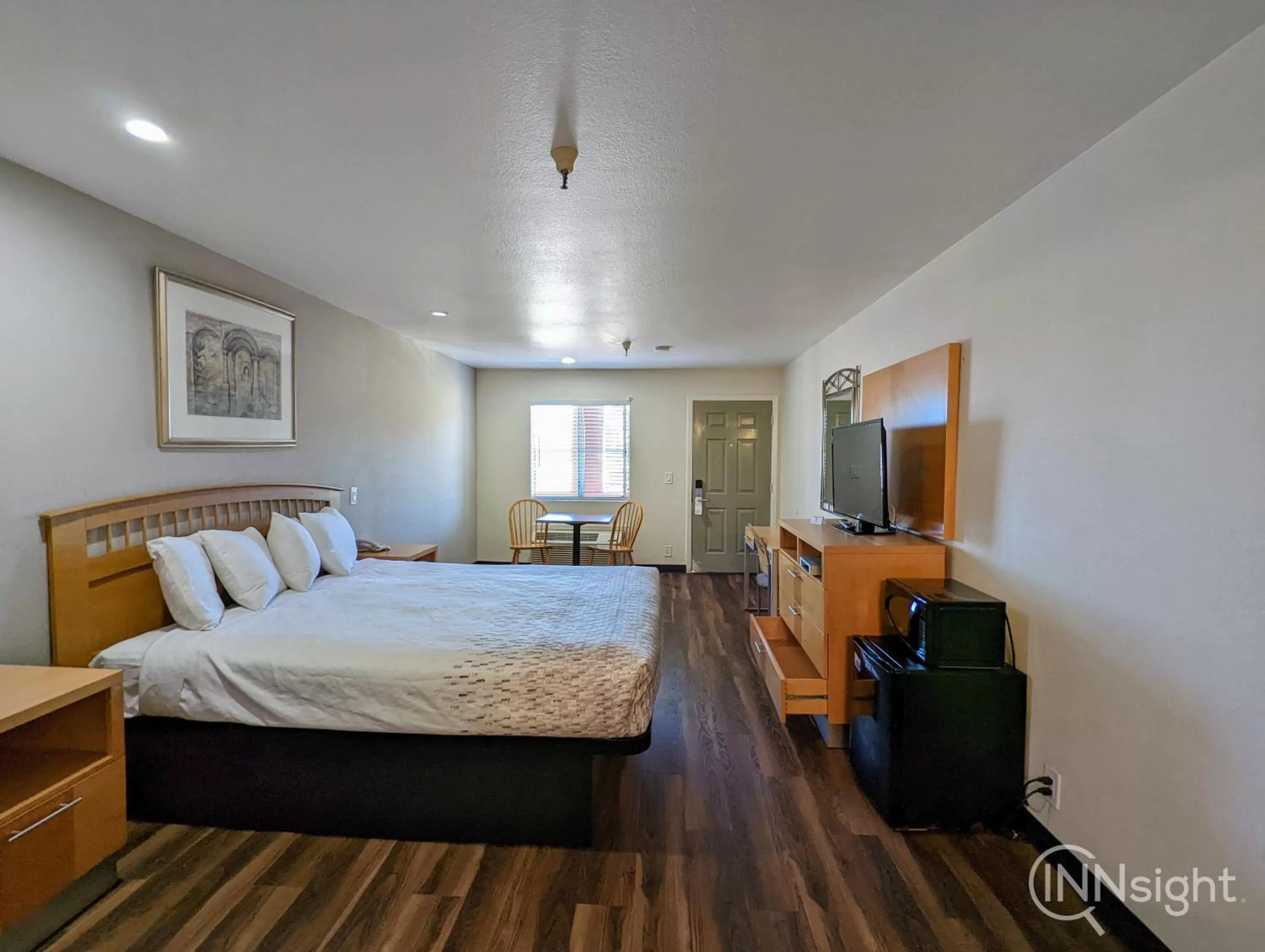 Photo of the whole room, Bed in Royal Inn