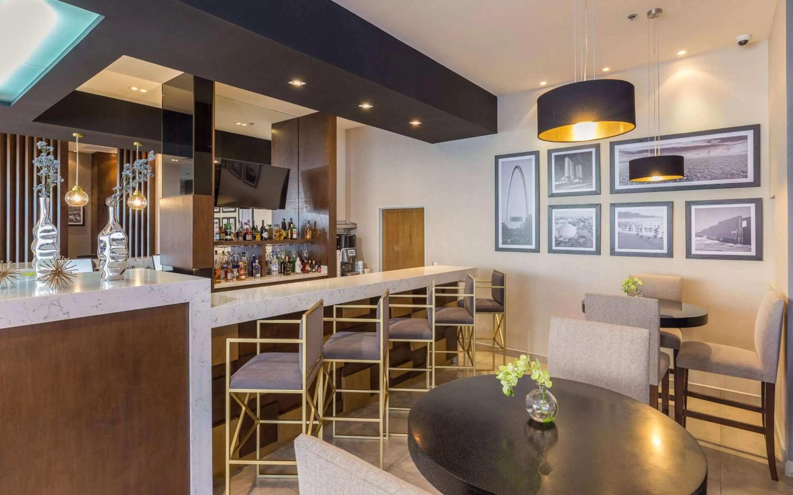 Lounge or bar in Hampton Inn By Hilton Tijuana