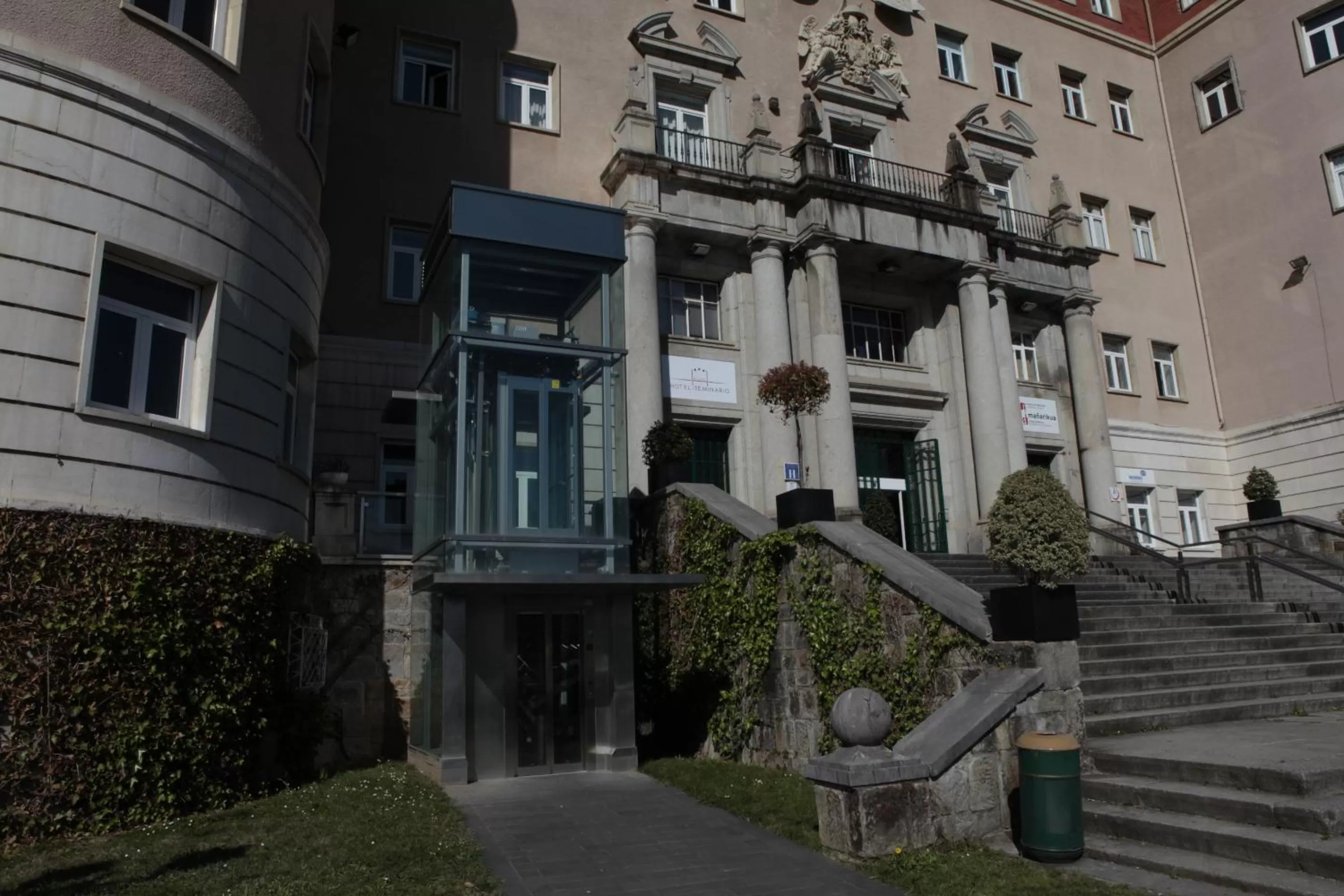 Facade/entrance in Hotel Seminario Aeropuerto Bilbao