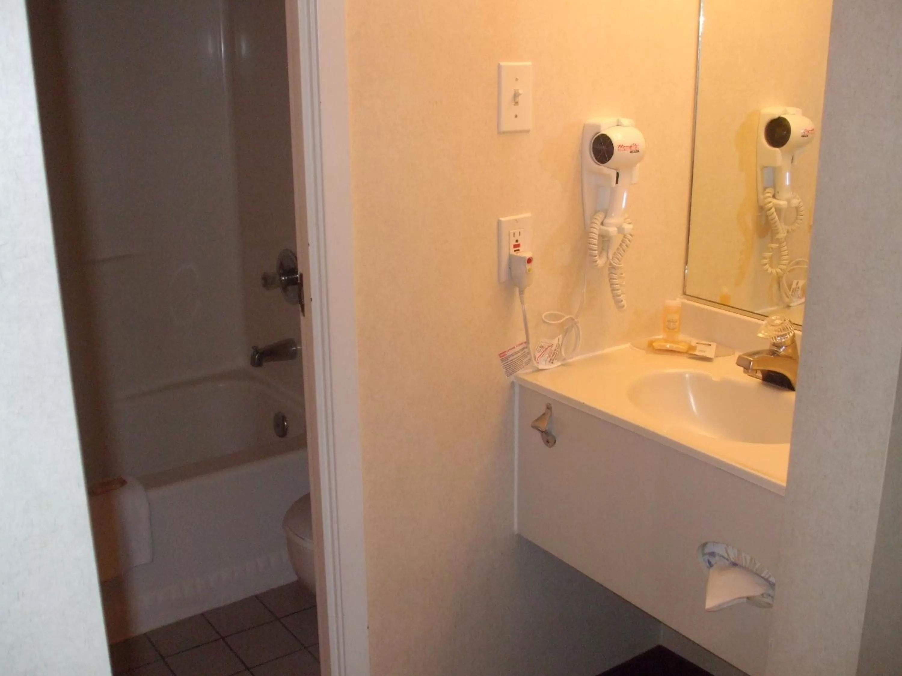 Bathroom in Days Inn by Wyndham Trois-Rivieres