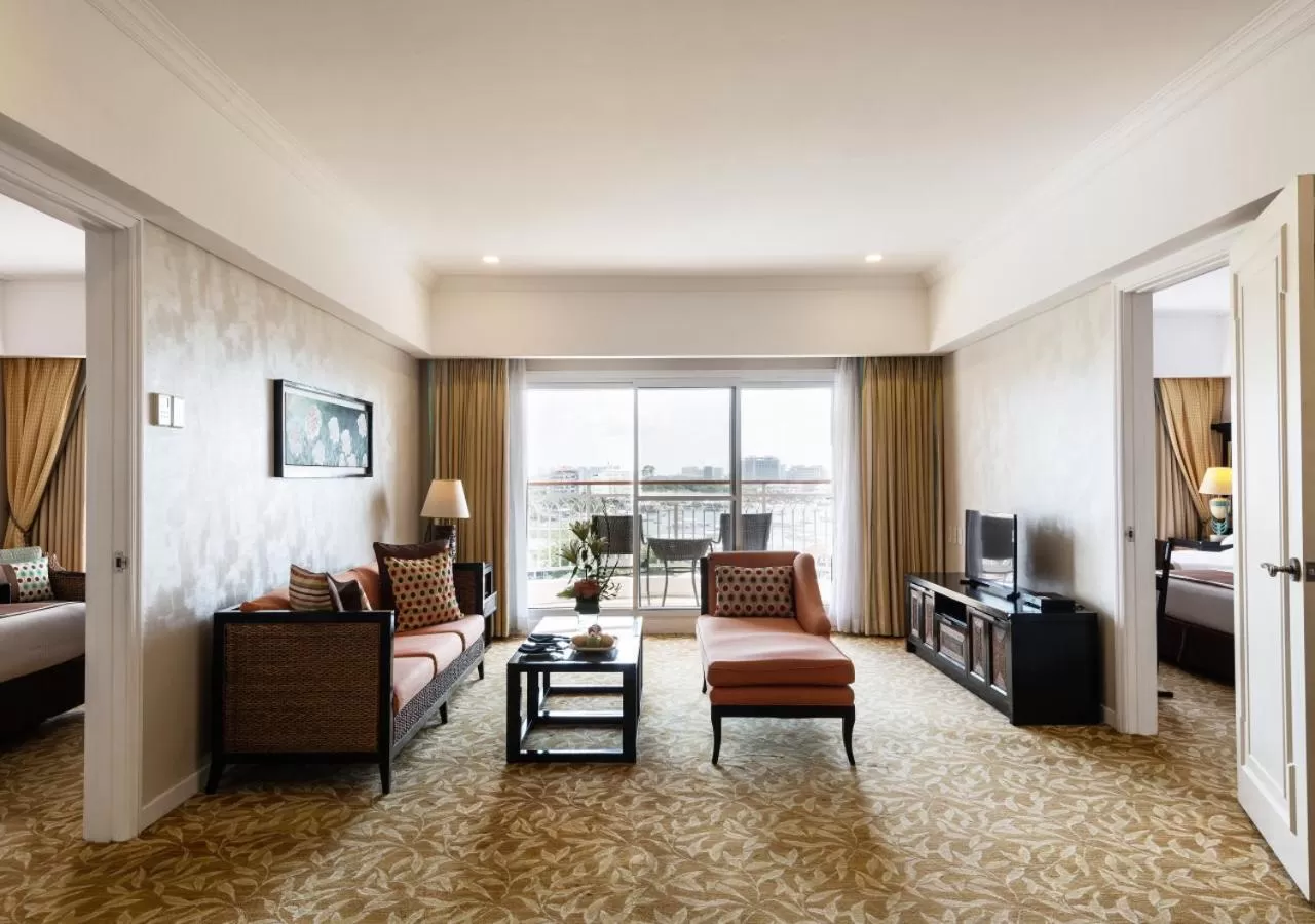 Living room, Bed in Jpark Island Resort & Waterpark Cebu