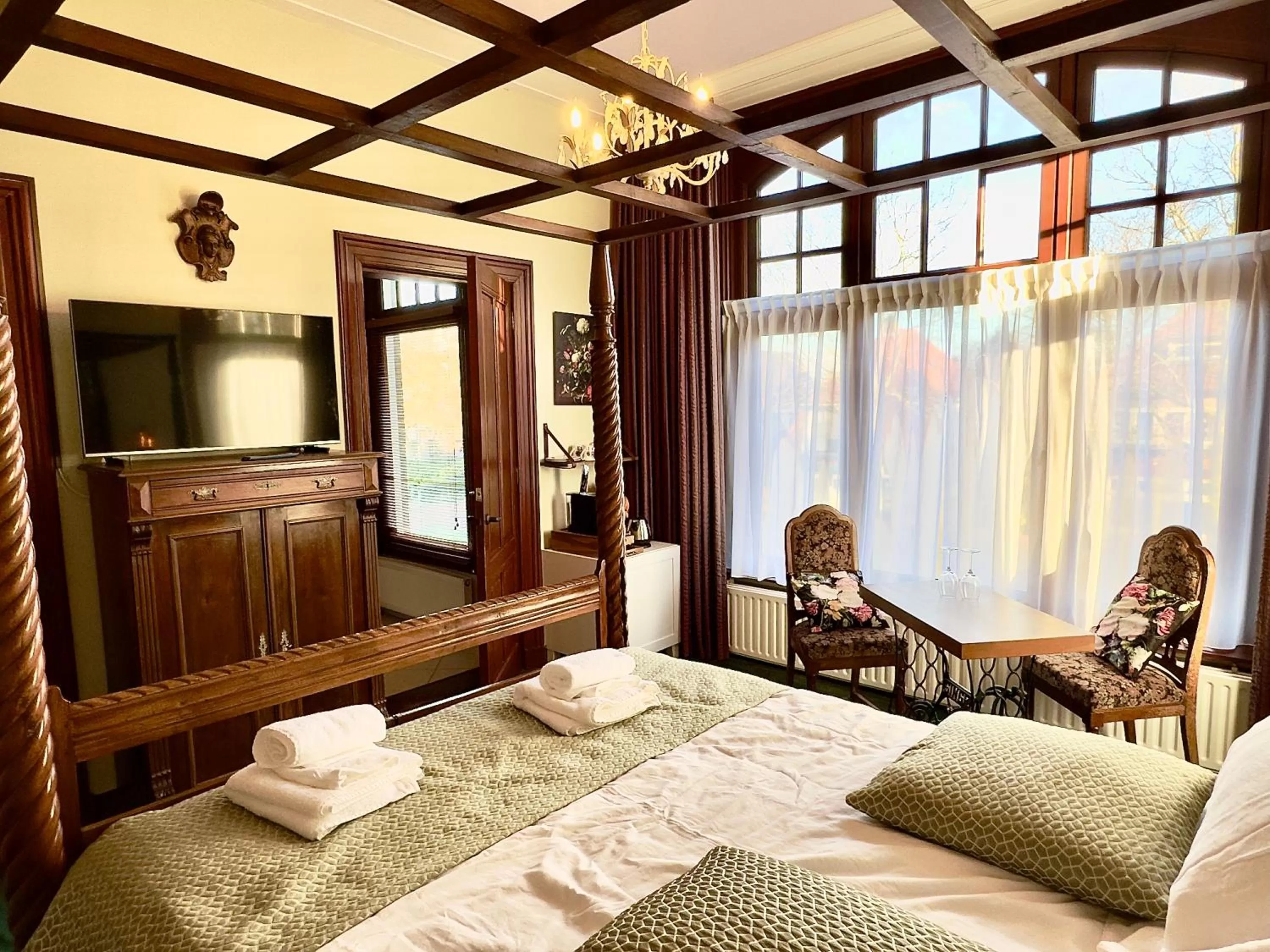 Bed in Villa Steenwyck Giethoorn