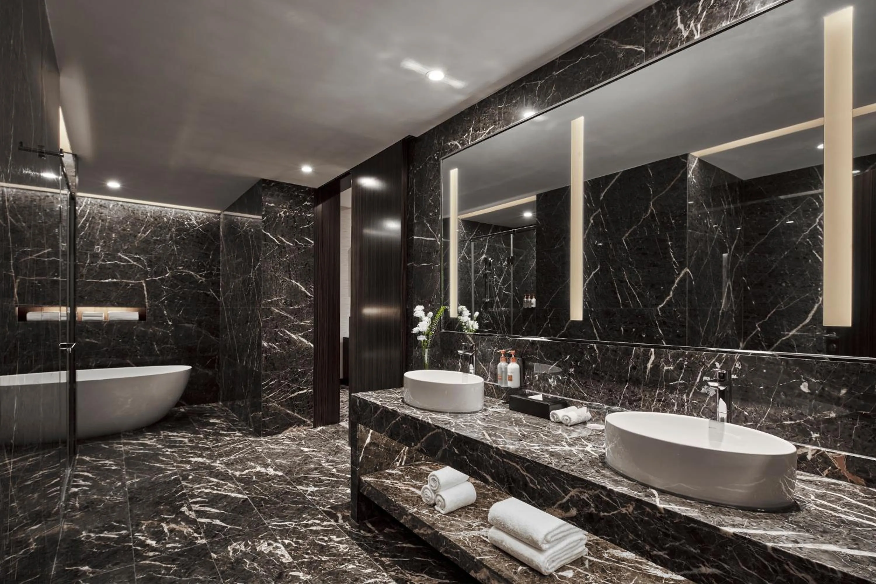 Shower in Crowne Plaza Shanghai Jinshan by IHG