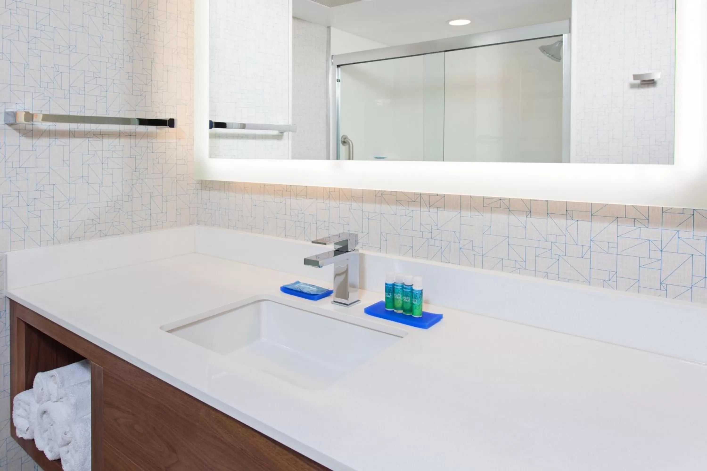 Bathroom in Holiday Inn Express & Suites Pasadena - Los Angeles by IHG