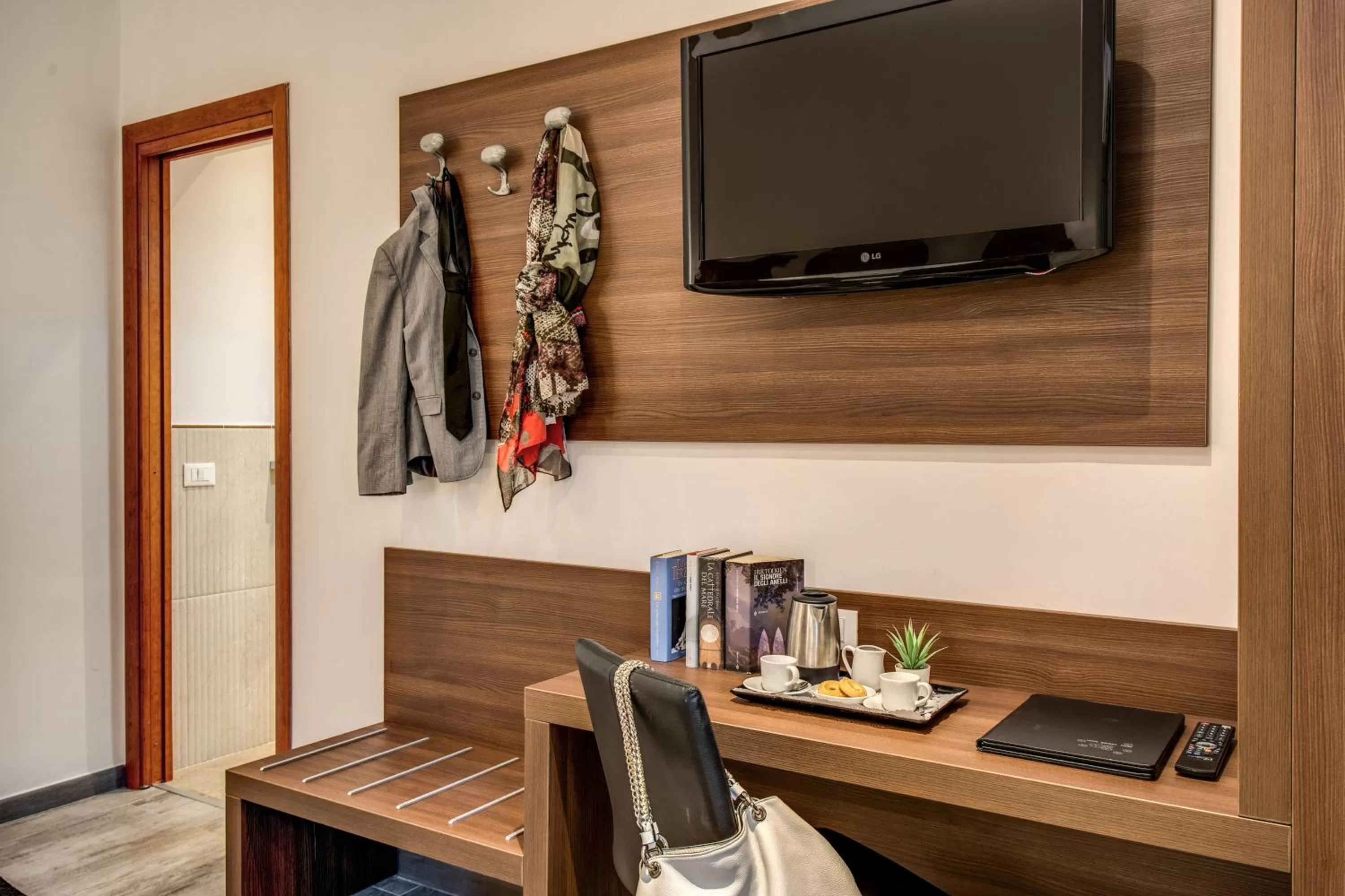 Decorative detail in Rome Garden Hotel