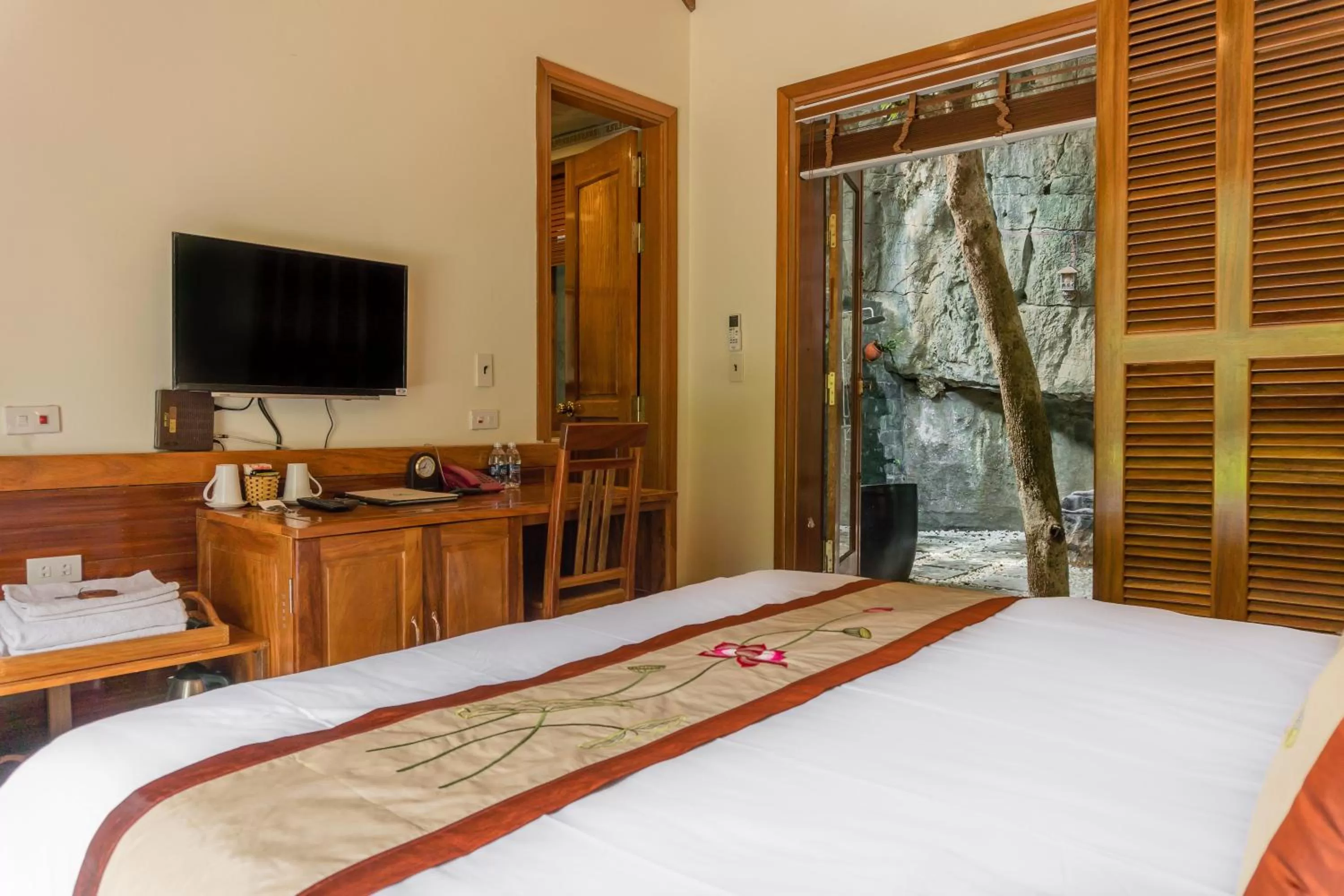 Bed in Mua Caves Ecolodge (Hang Mua)