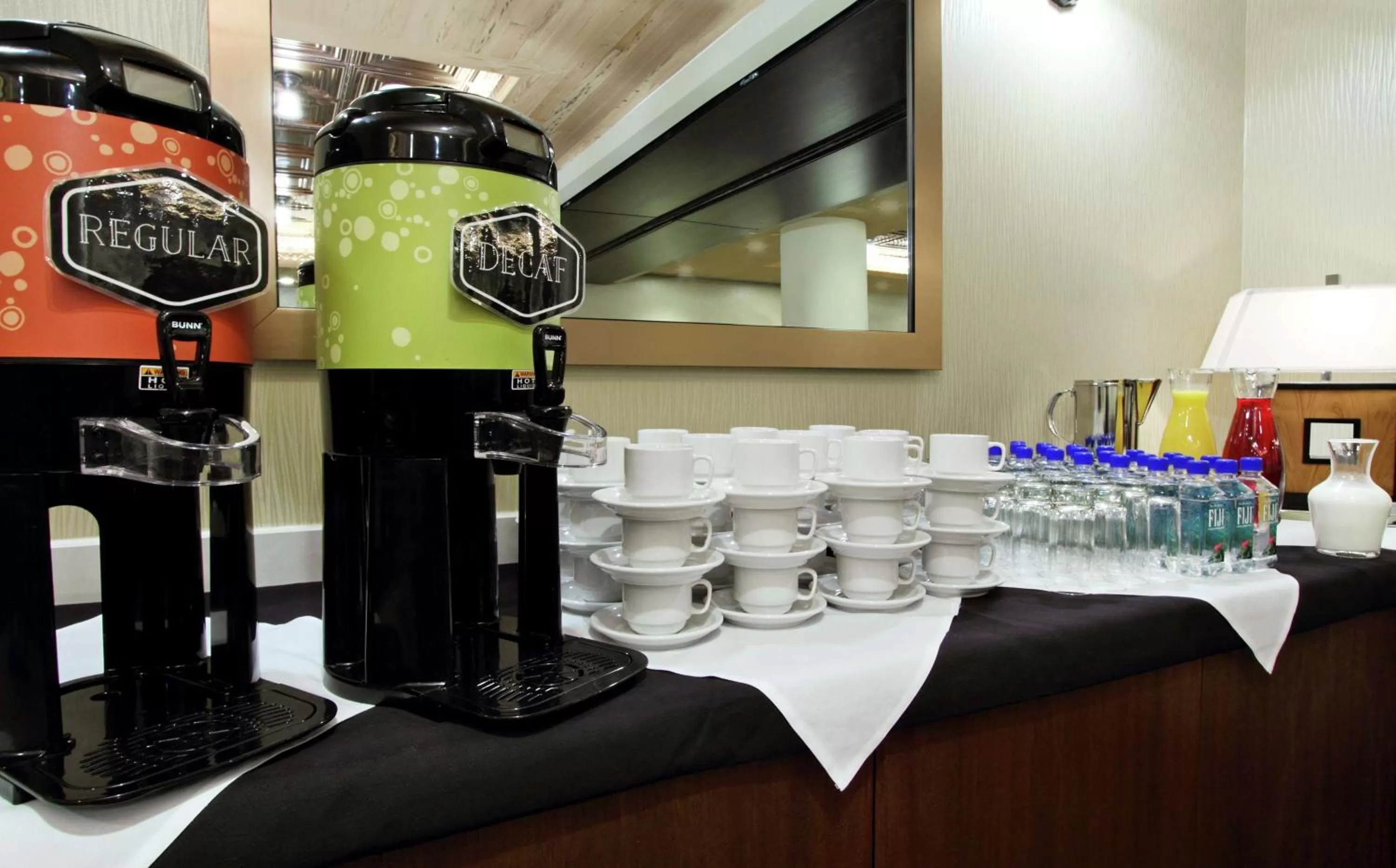Dining area in Hilton Garden Inn New York/Midtown Park Avenue